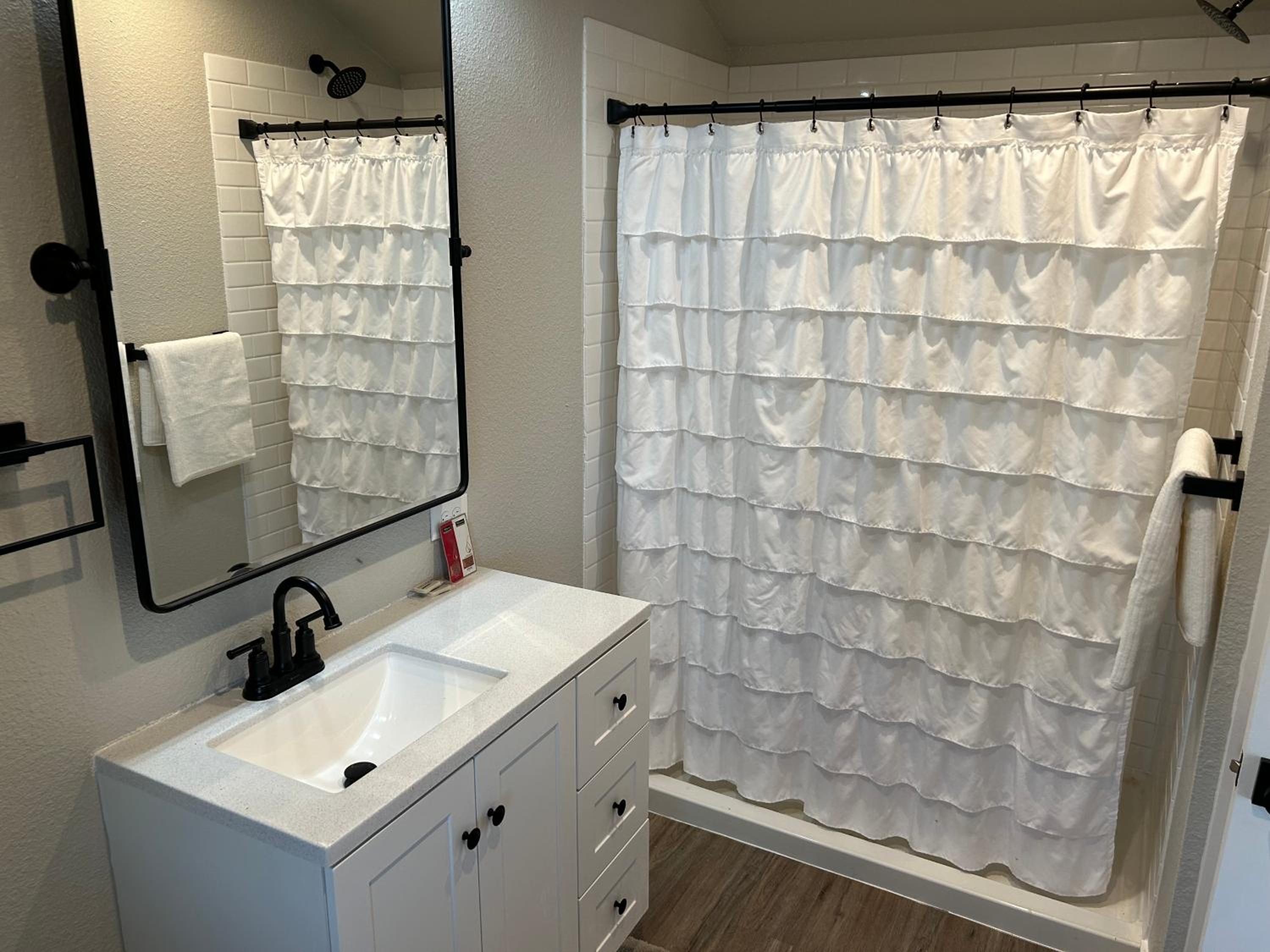 Adorable One Bedroom Cottage view 4