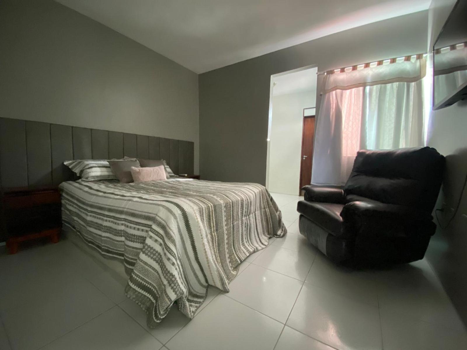 Duplex a 10min PP, com Ar, Internet, Estacionamento - Casa236