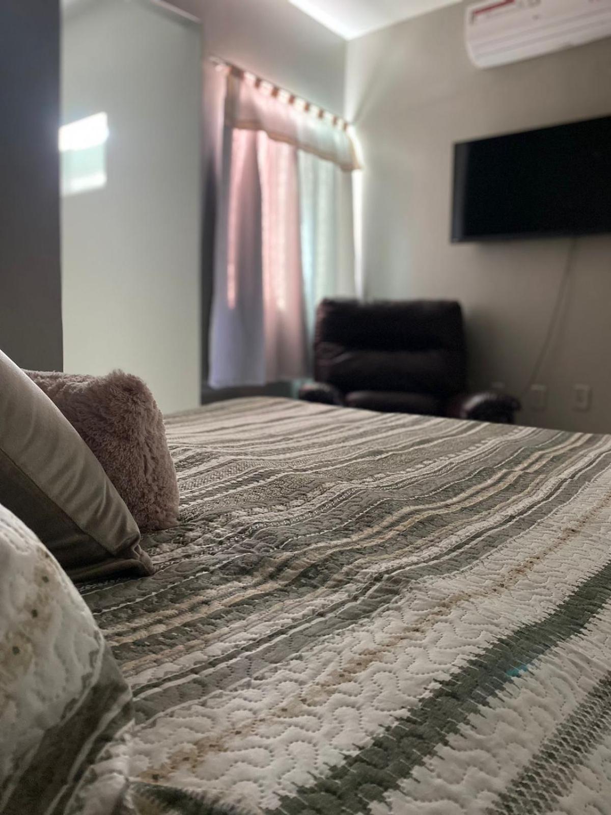 Duplex a 10min PP, com Ar, Internet, Estacionamento - Casa236