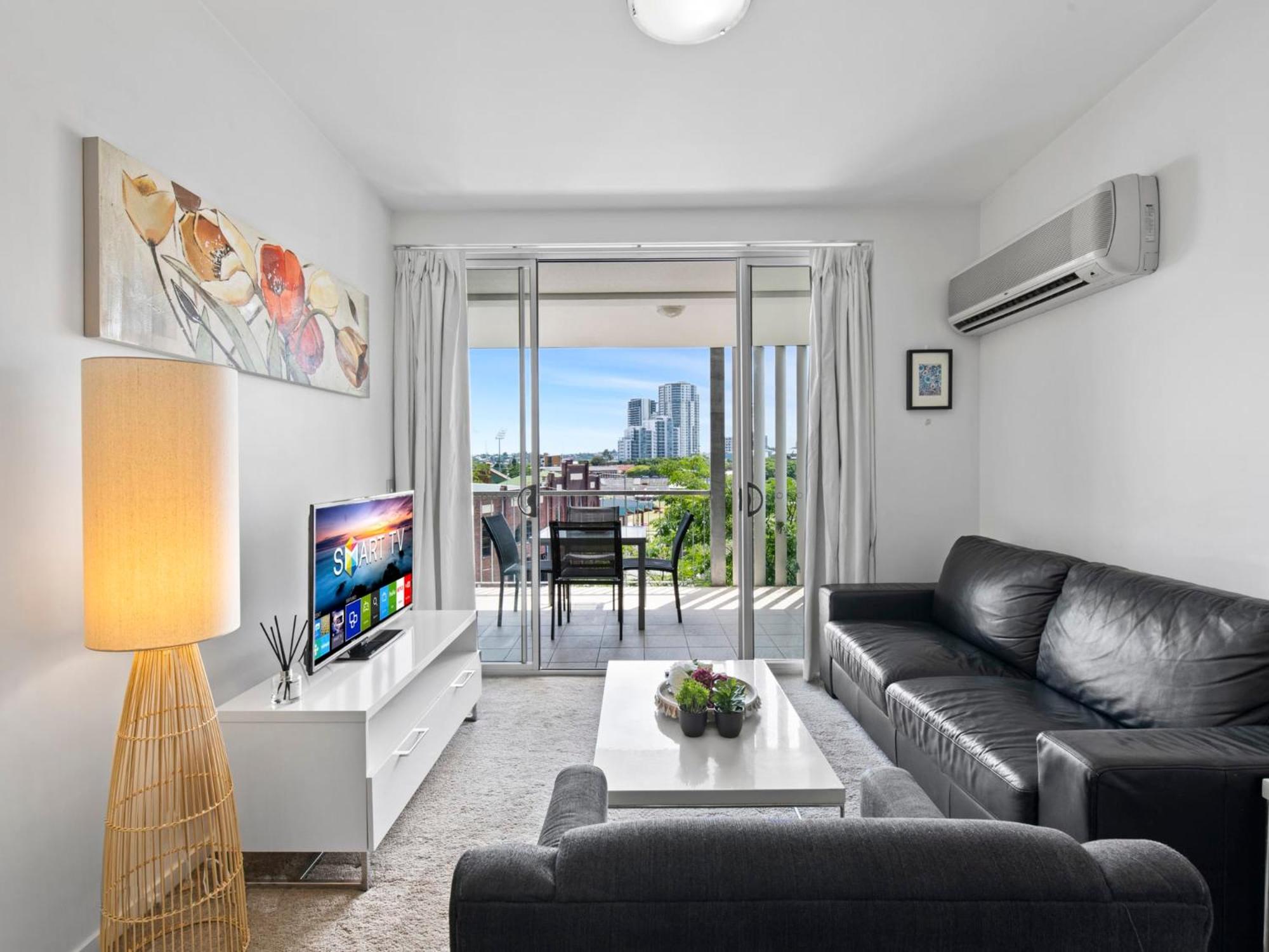 Artsy Destination Compact & Cosy 2 BR Apart at Valley