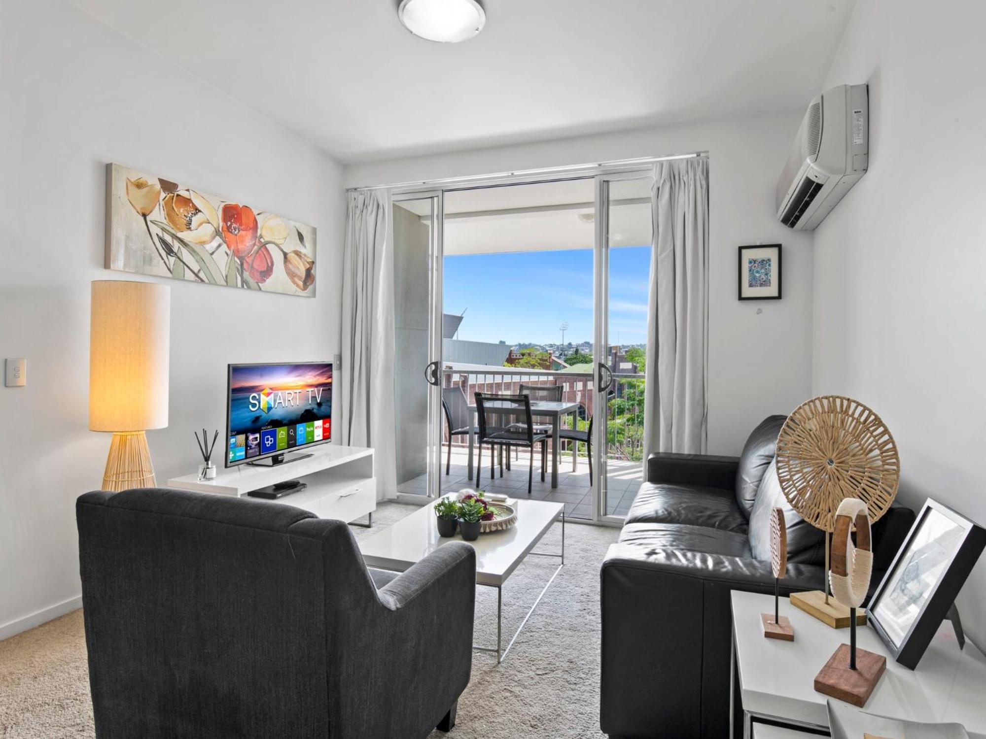 Artsy Destination Compact & Cosy 2 BR Apart at Valley
