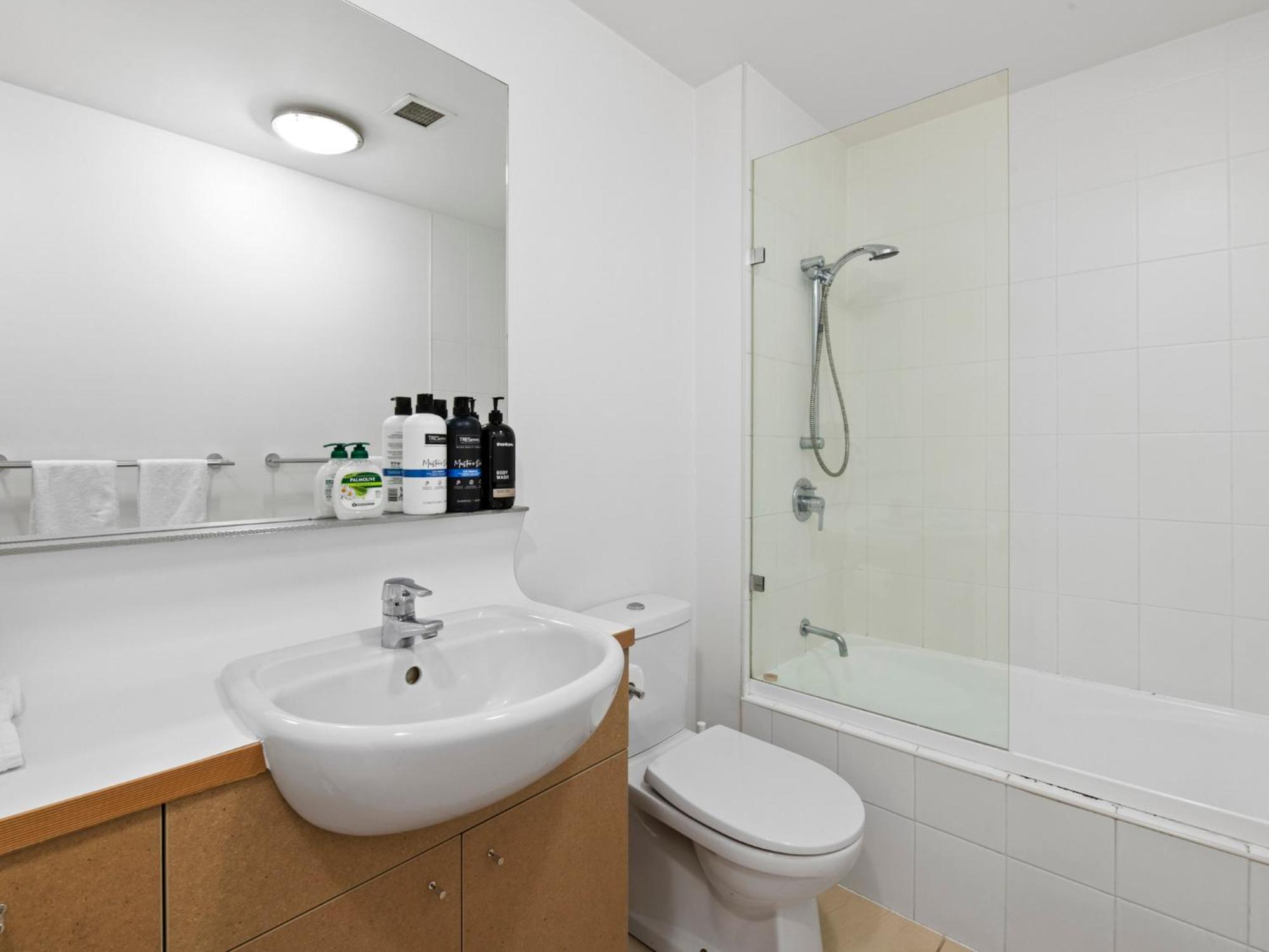 Artsy Destination Compact & Cosy 2 BR Apart at Valley