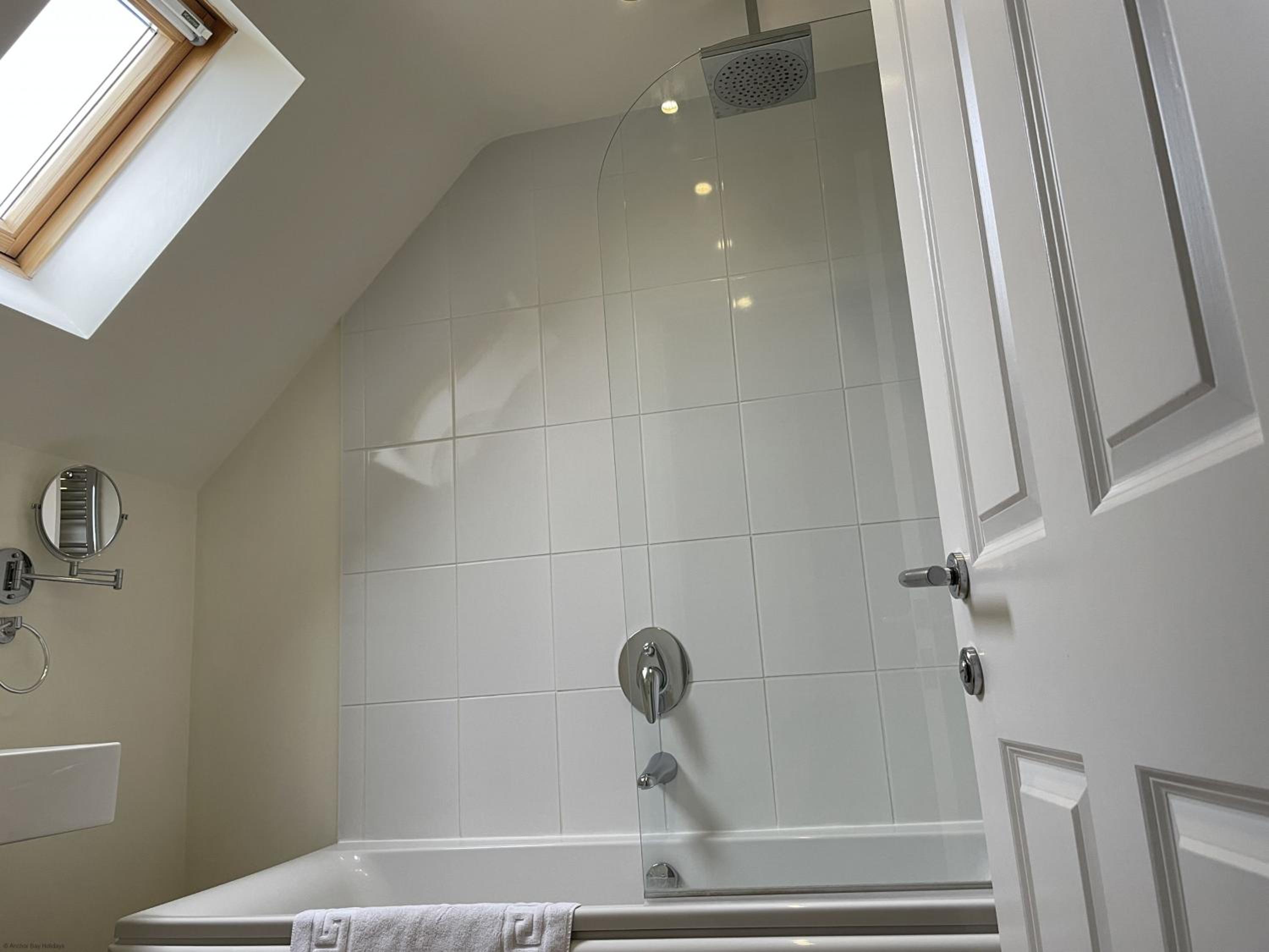 High Tide Cottage - Part of the The Bay Filey Holiday Village with pool, gym and direct beach access, pub, restaurant, tennis and meadows walks
