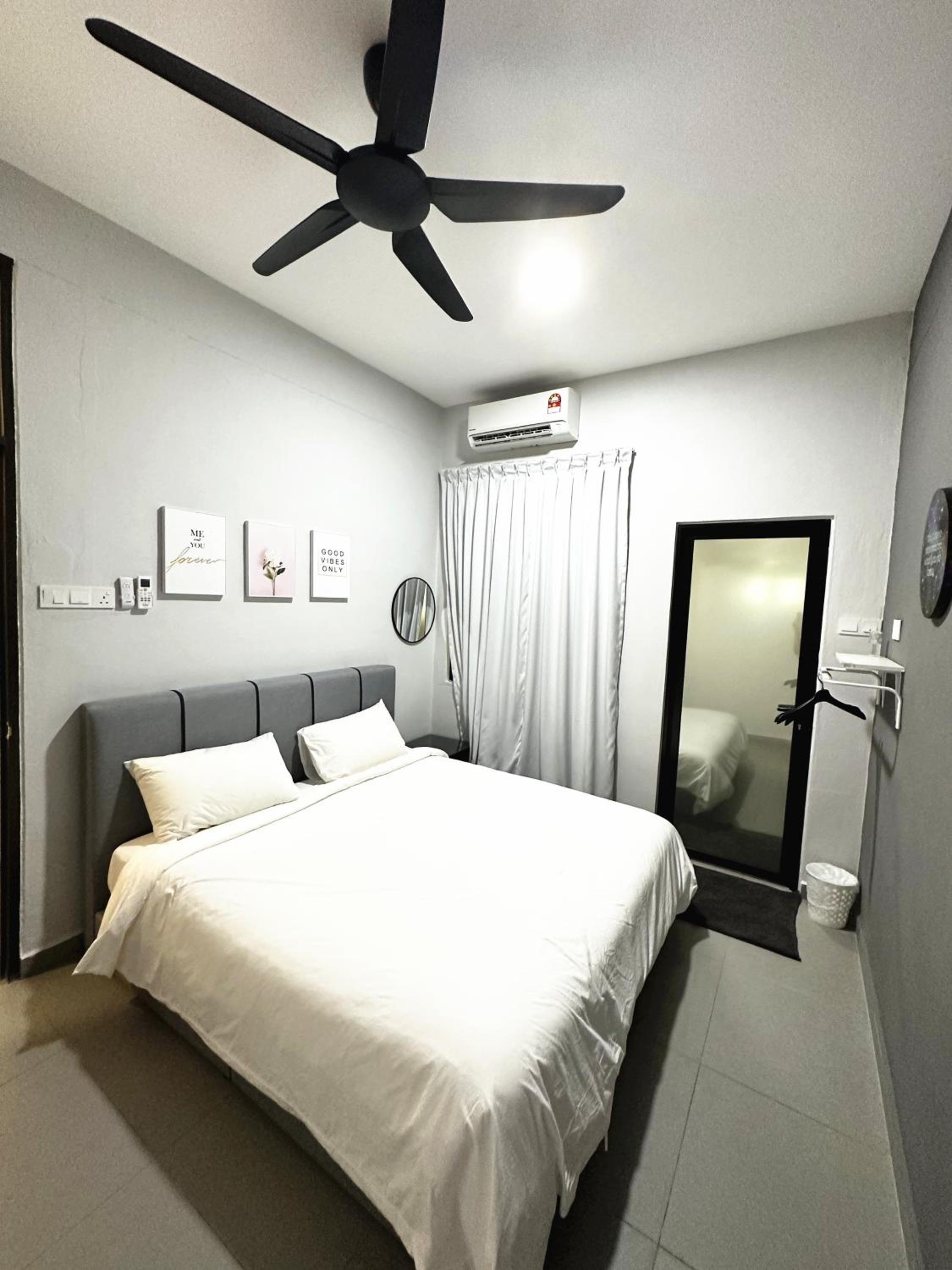 PM153 LandedHouse Modern Airport photo 6