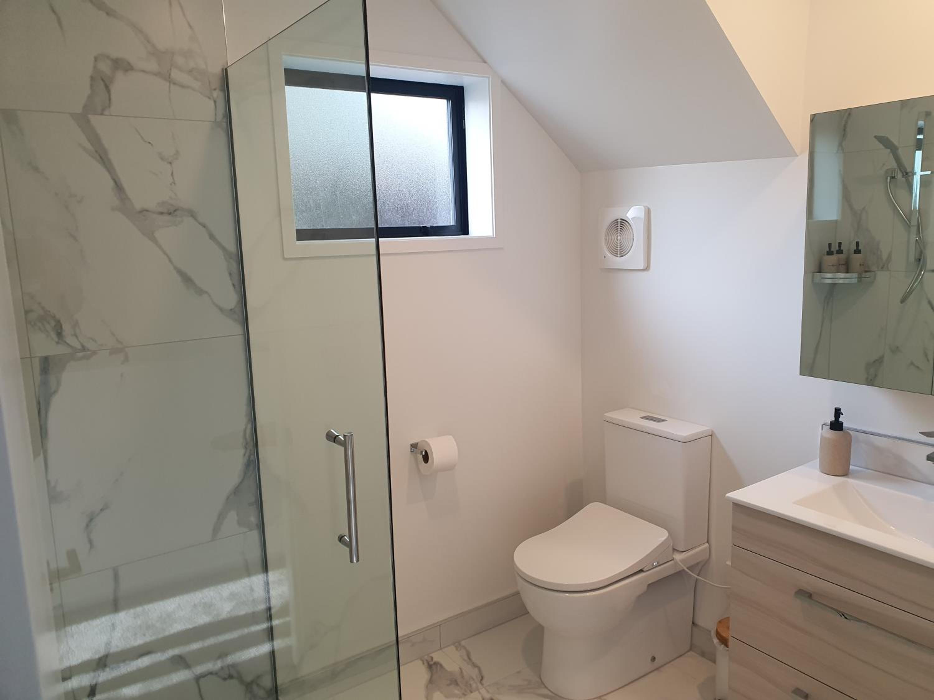 Modern CBD, Walk to Te Pae, Across from Casino, FREE Parking view 4