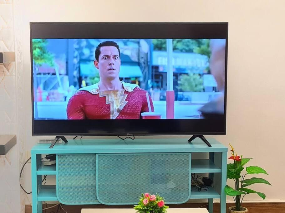 Studio 1 bedroom high floor Free Netflix Palazio Mount Austin by GDRAGON HomeStay