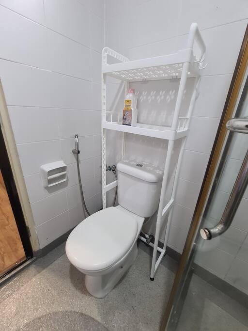 Studio 1 bedroom high floor Free Netflix Palazio Mount Austin by GDRAGON HomeStay