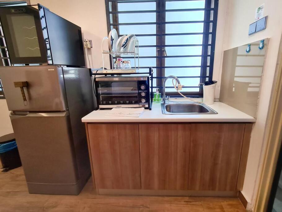 Studio 1 bedroom high floor Free Netflix Palazio Mount Austin by GDRAGON HomeStay