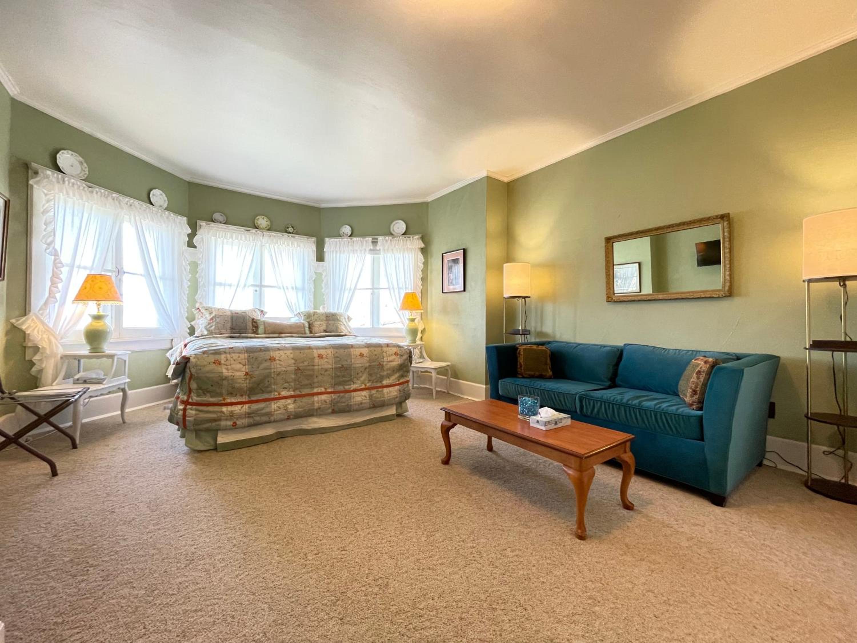 White Rose Inns & Motel