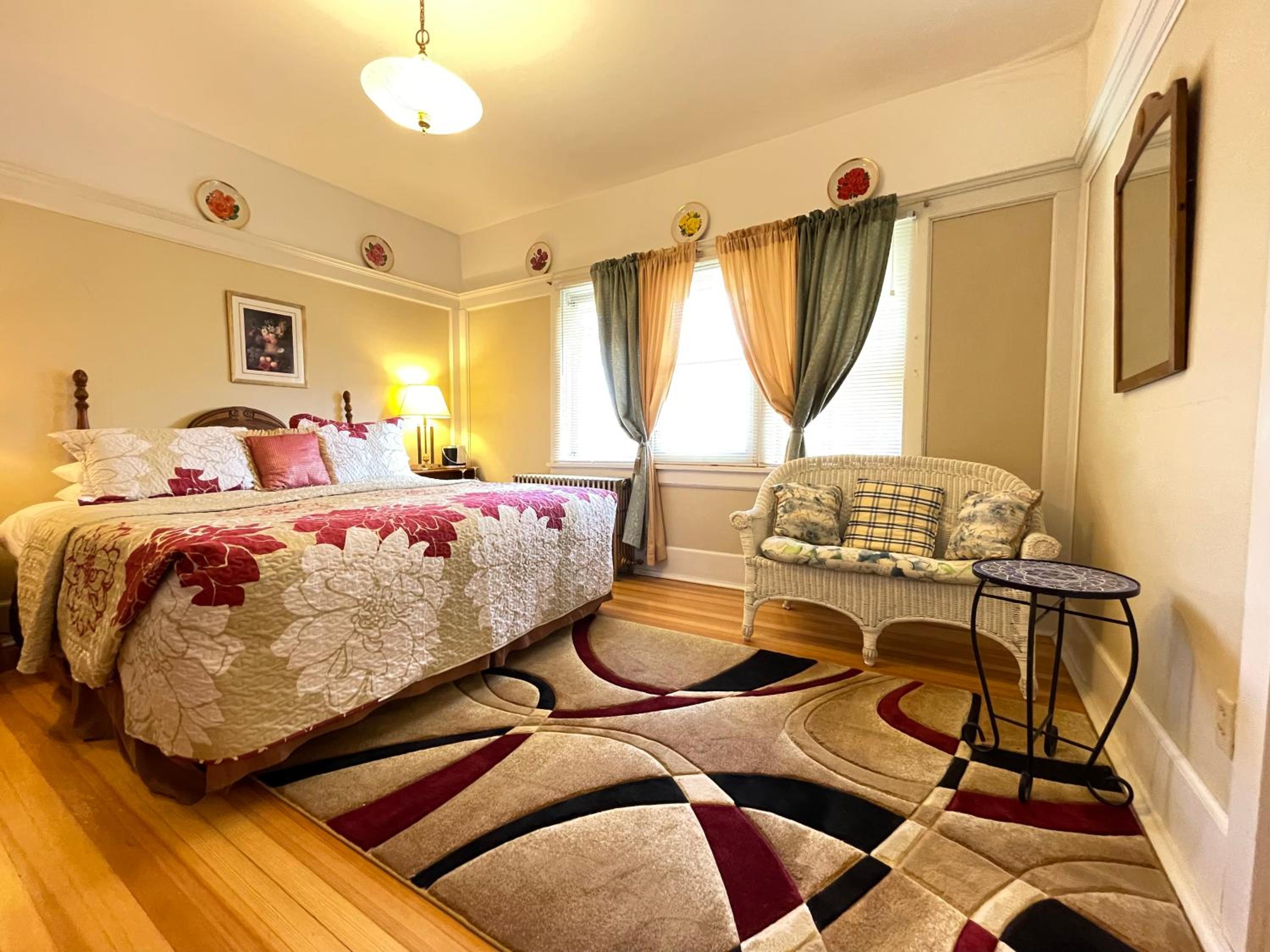 White Rose Inns & Motel