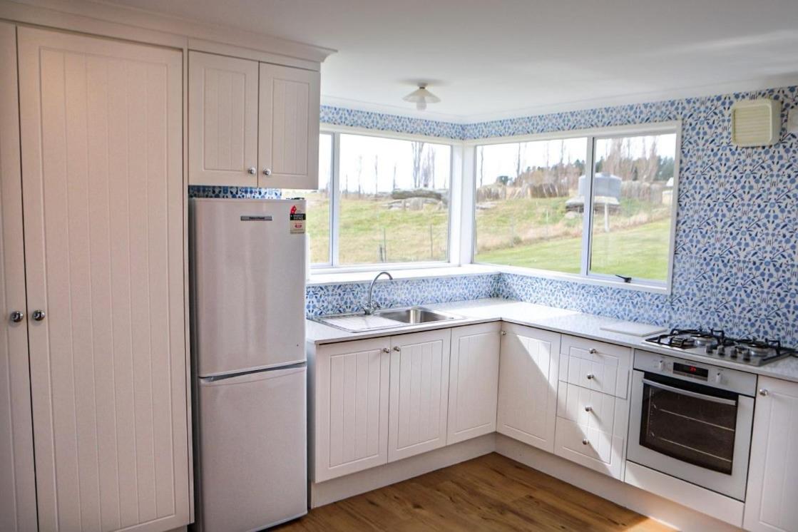 Taieri Bank Cottage - Middlemarch, Otago view 3
