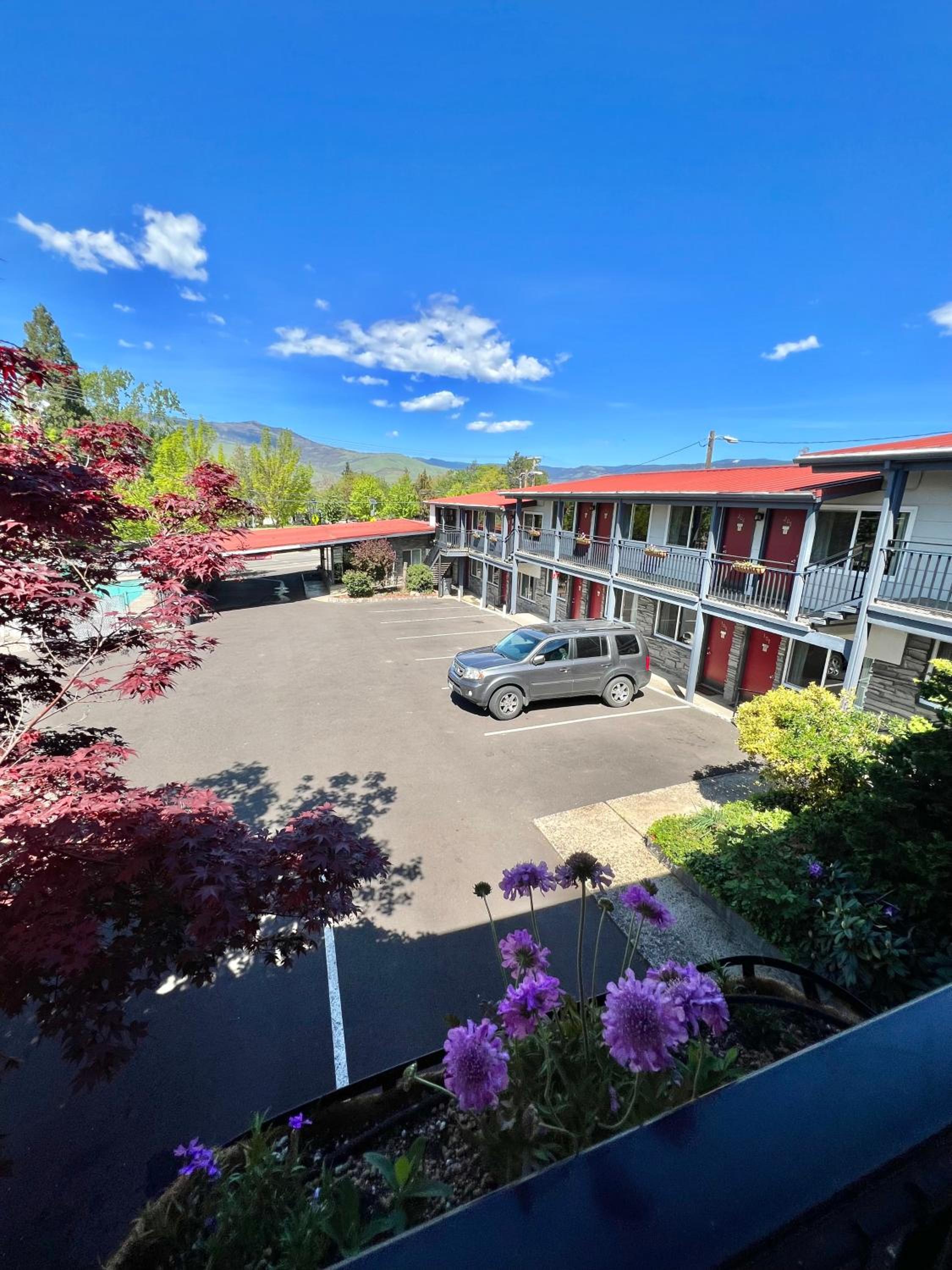 Ashland Vacations - Timbers INN and Suites - Property Image 21
