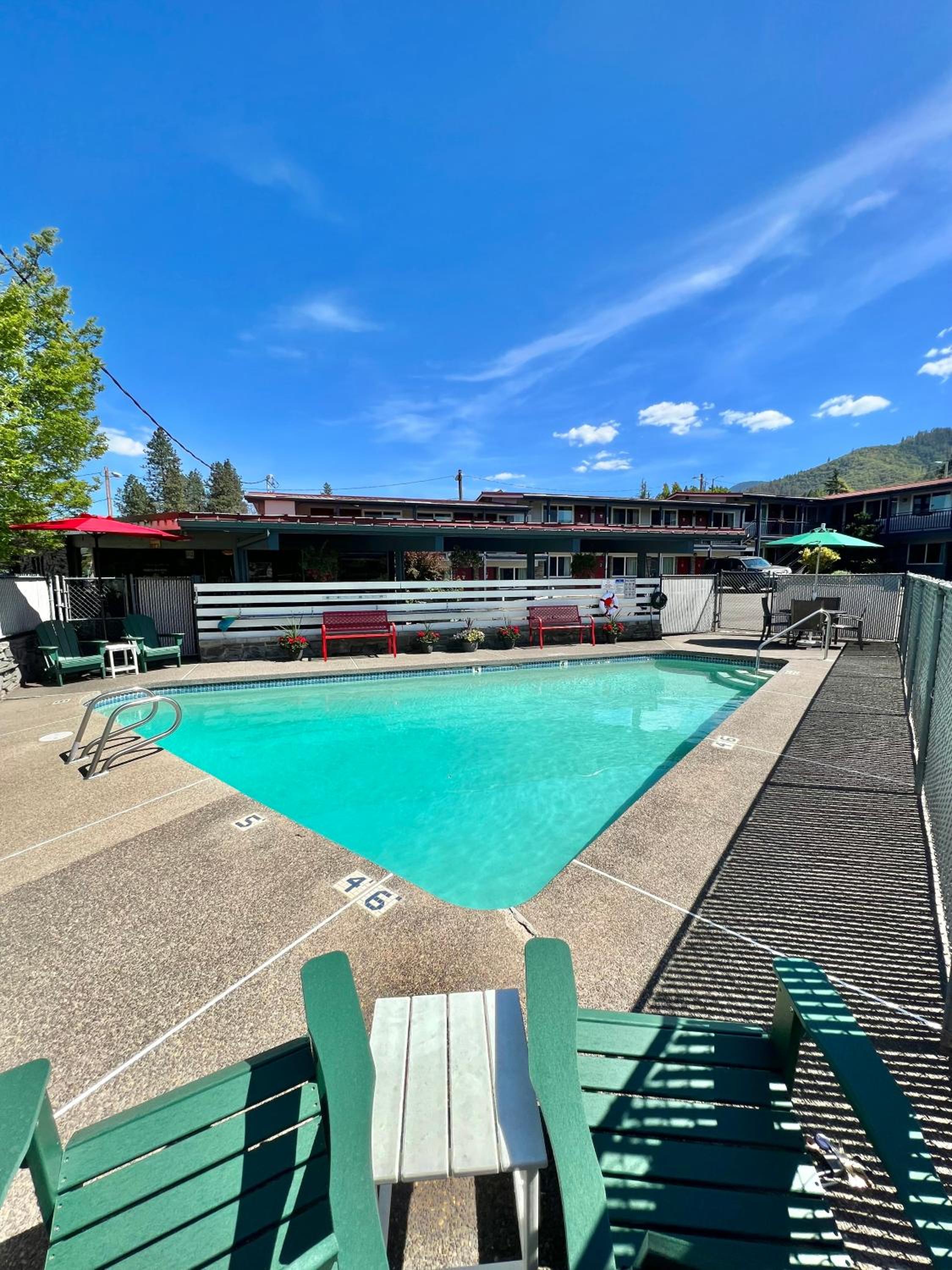 Ashland Vacations - Timbers INN and Suites - Property Image 20