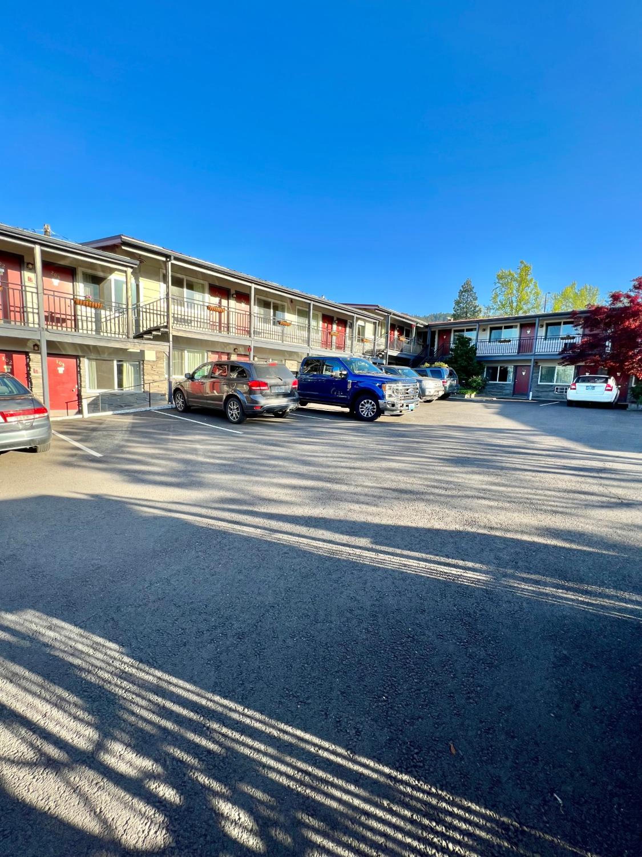 Ashland Vacations - Timbers INN and Suites - Property Image 19
