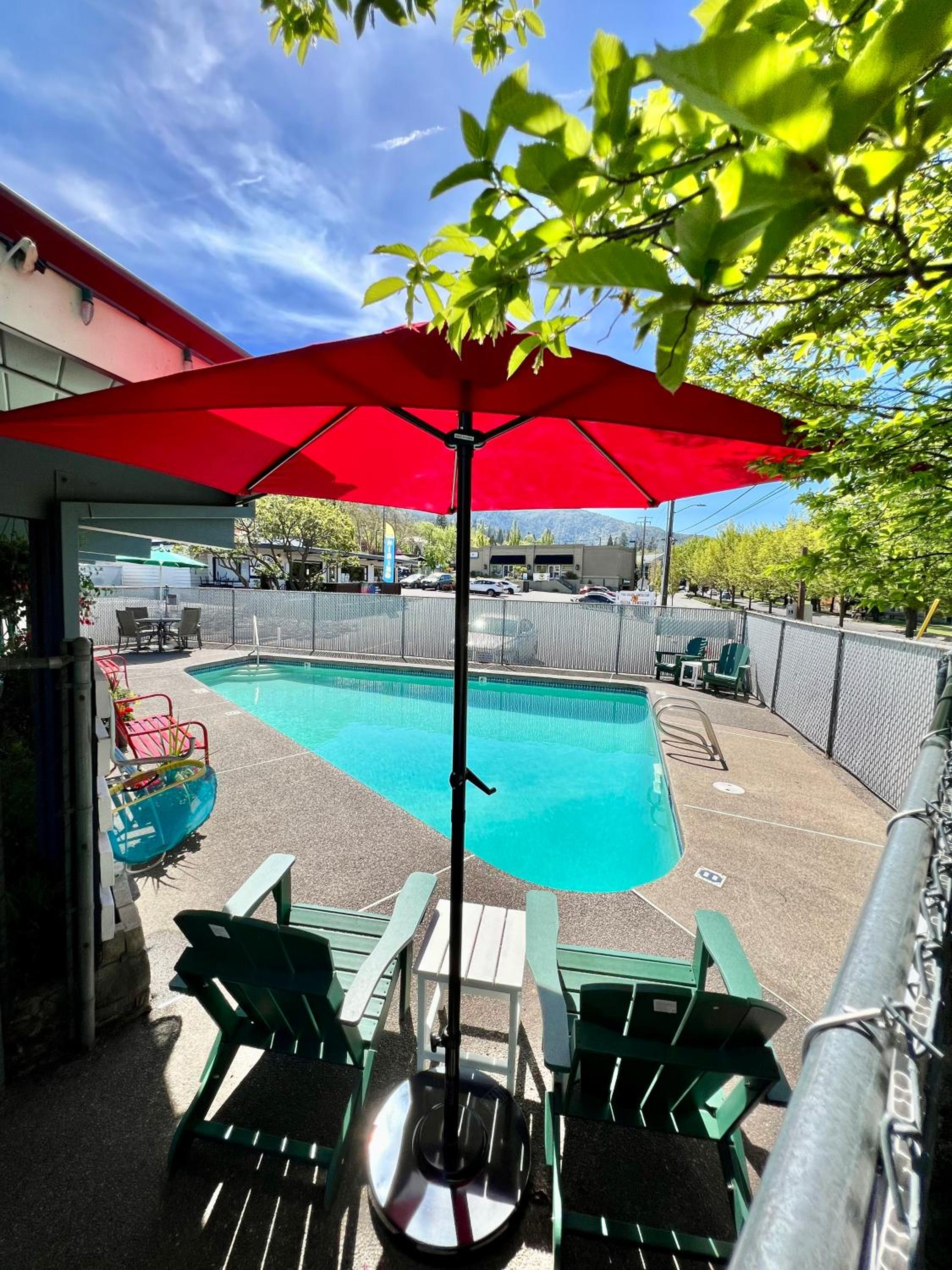 Ashland Vacations - Timbers INN and Suites - Property Image 23
