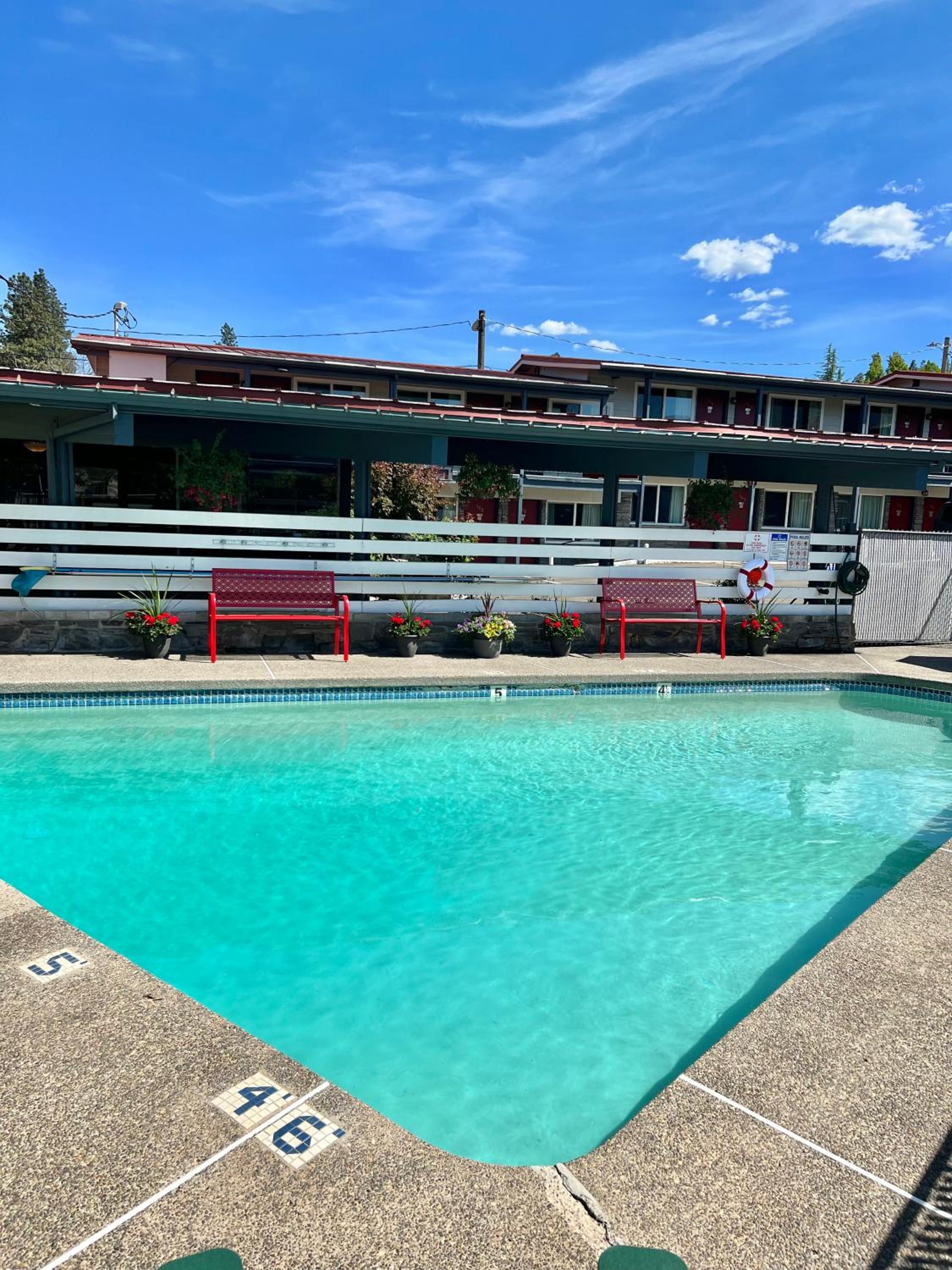 Ashland Vacations - Timbers INN and Suites - Property Image 18