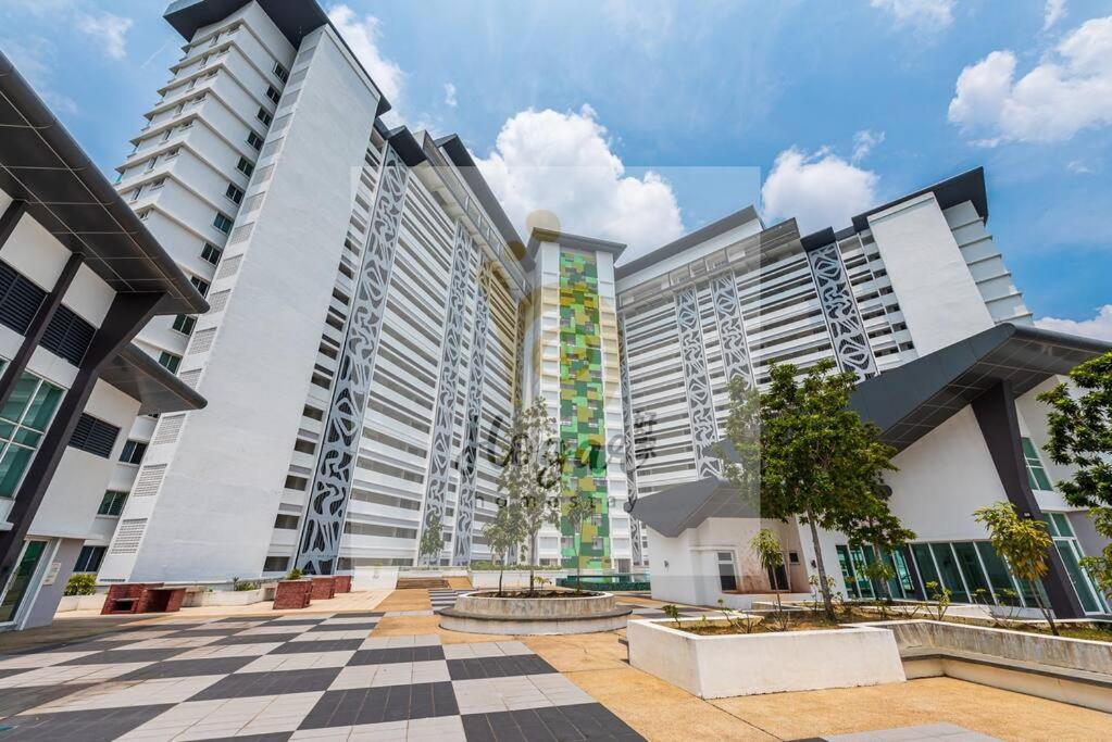 Cyberjaya-Cozy Muji Family Condo,15pax,Netflix photo 3