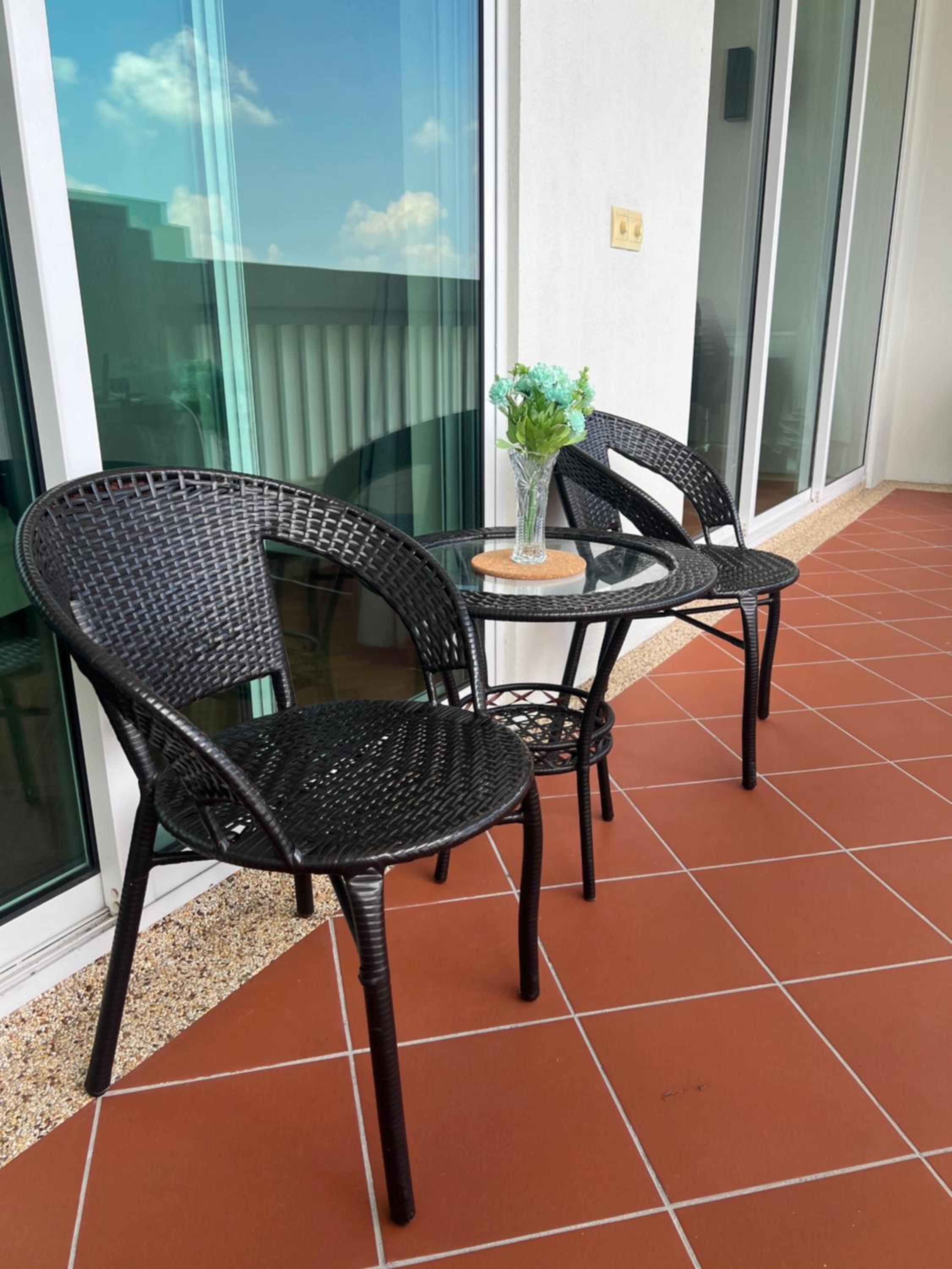 2Beds Seaview Straits Quay comes with Carpark and Hothub photo 8