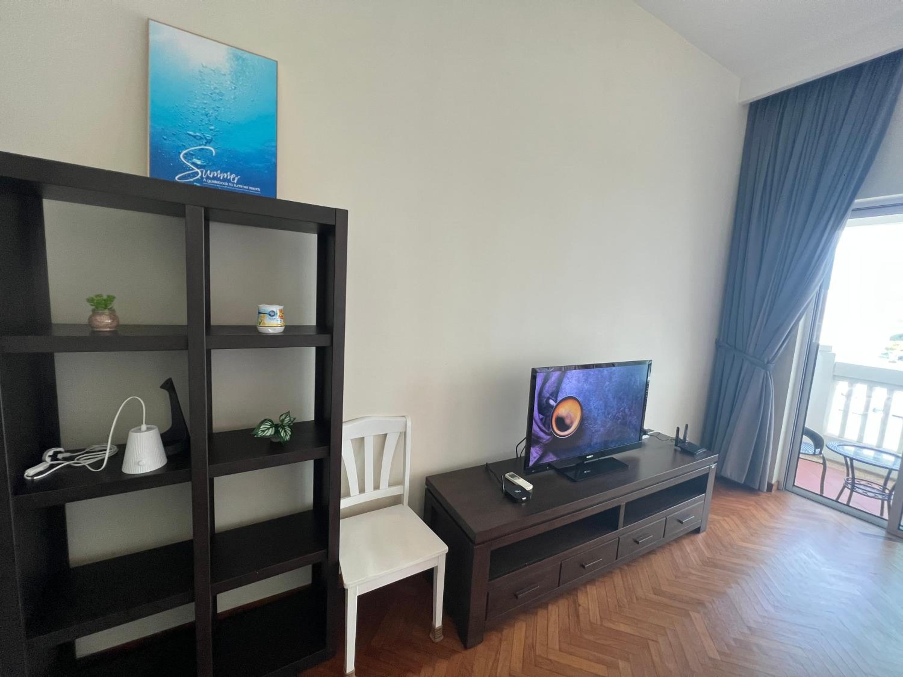 2Beds Seaview Straits Quay comes with Carpark and Hothub photo 6