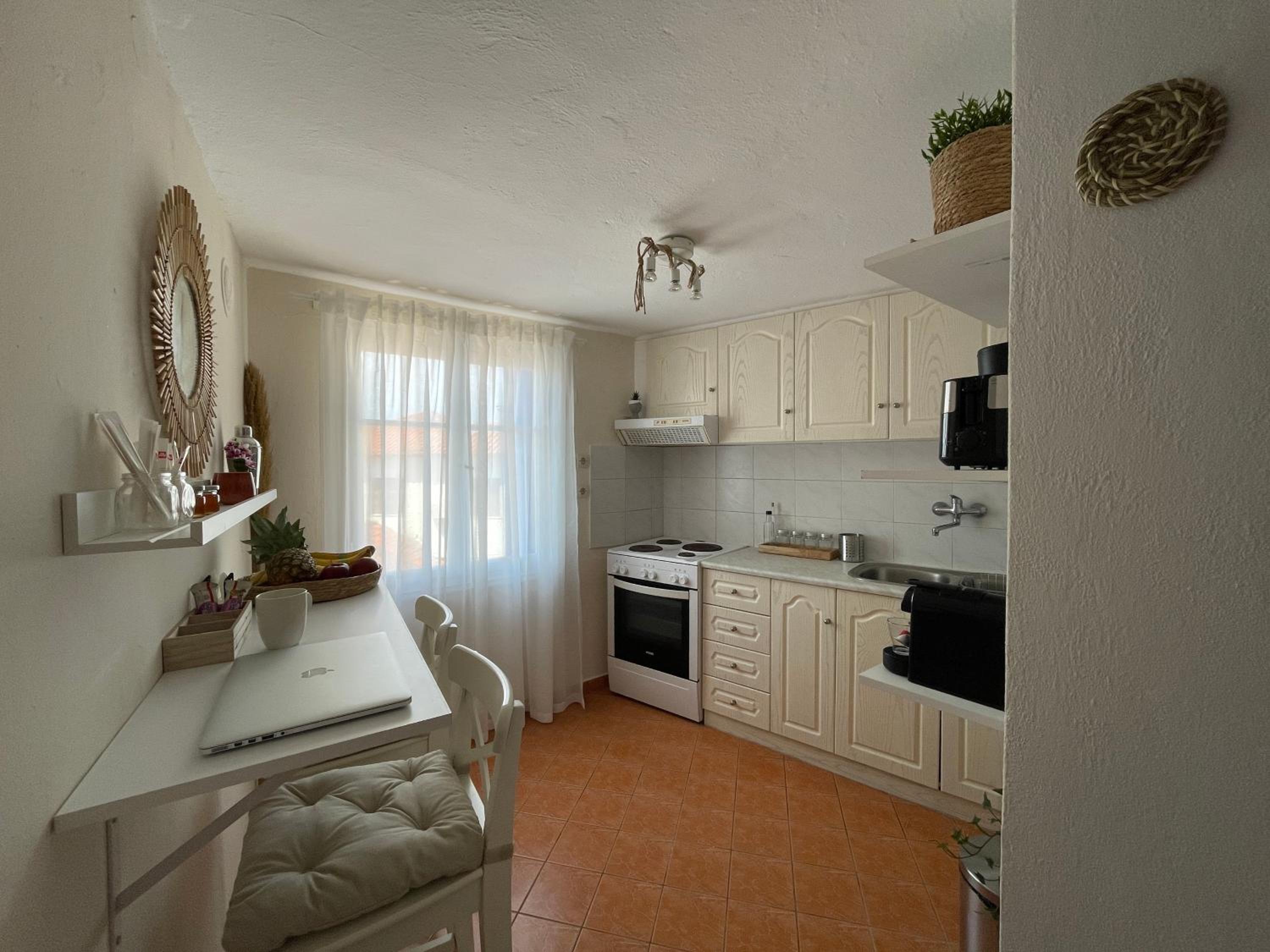 Emerald in blue en Glóssa — kitchen