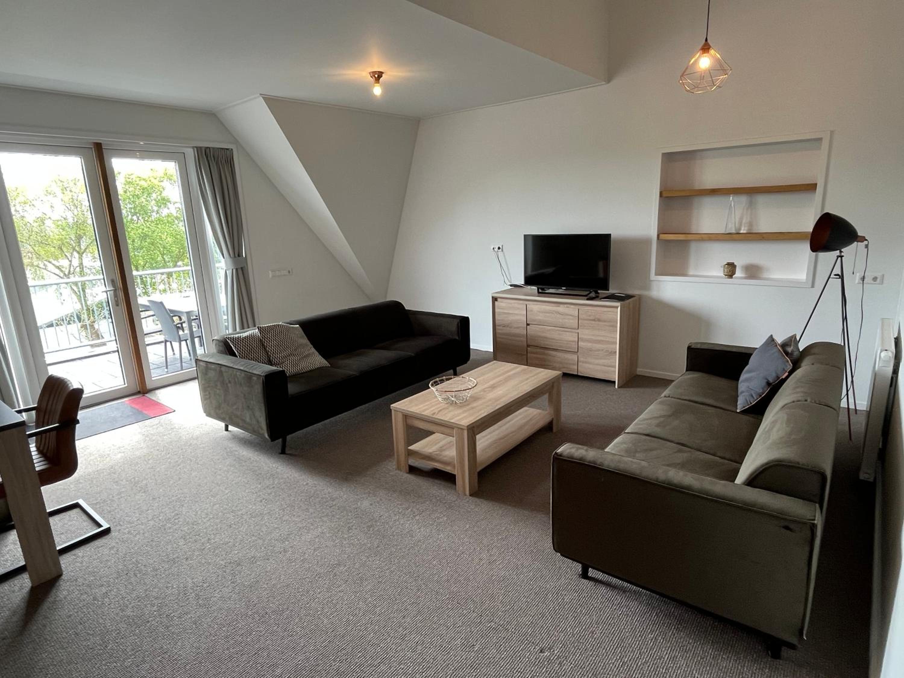 Penthouse DeLuxe view 4