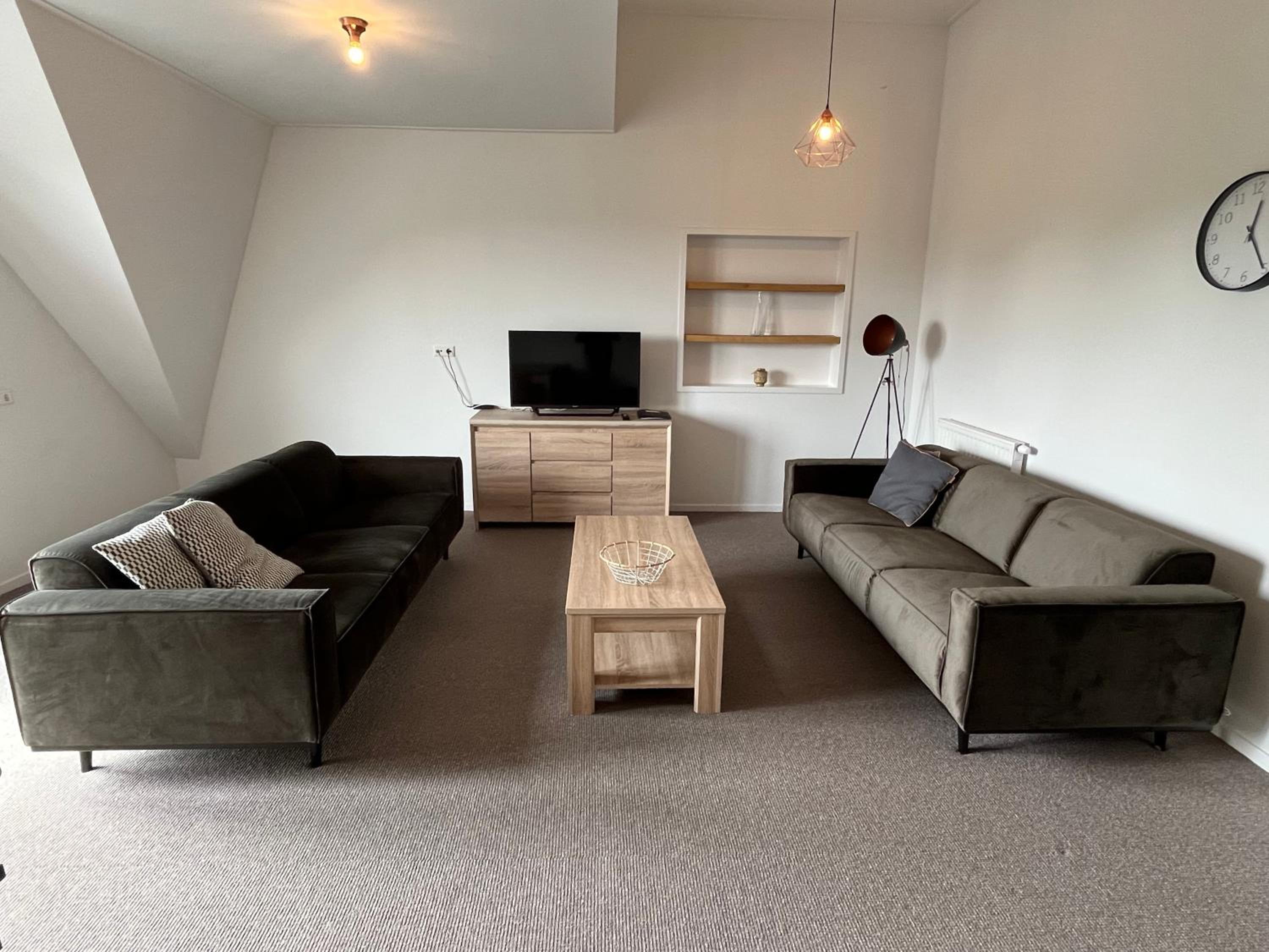 Penthouse DeLuxe view 2