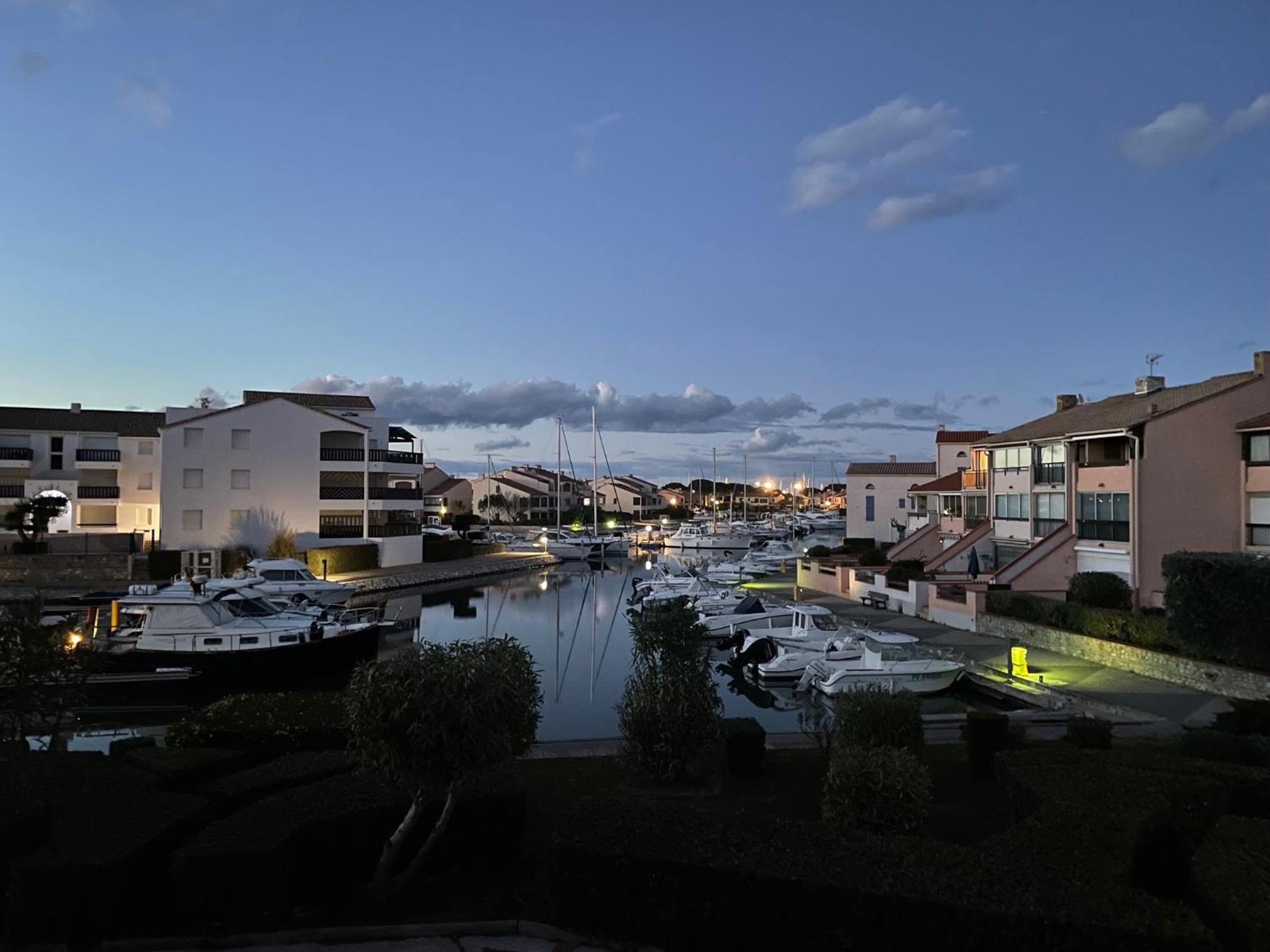 Hispaniola, avec vue sur la marina et parking privé