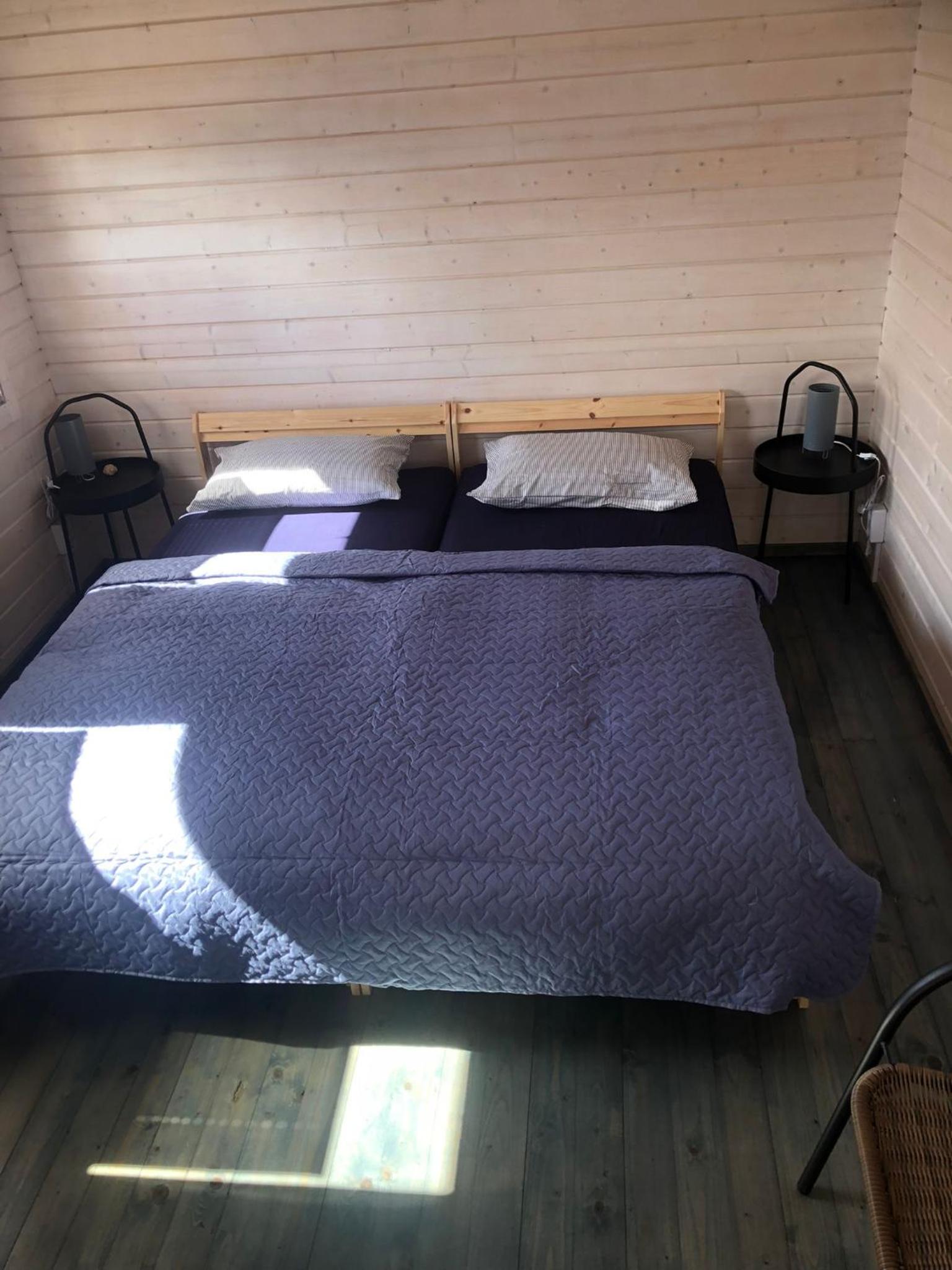 WOMOCAMP Holzhütte 2 with shared WC view 3