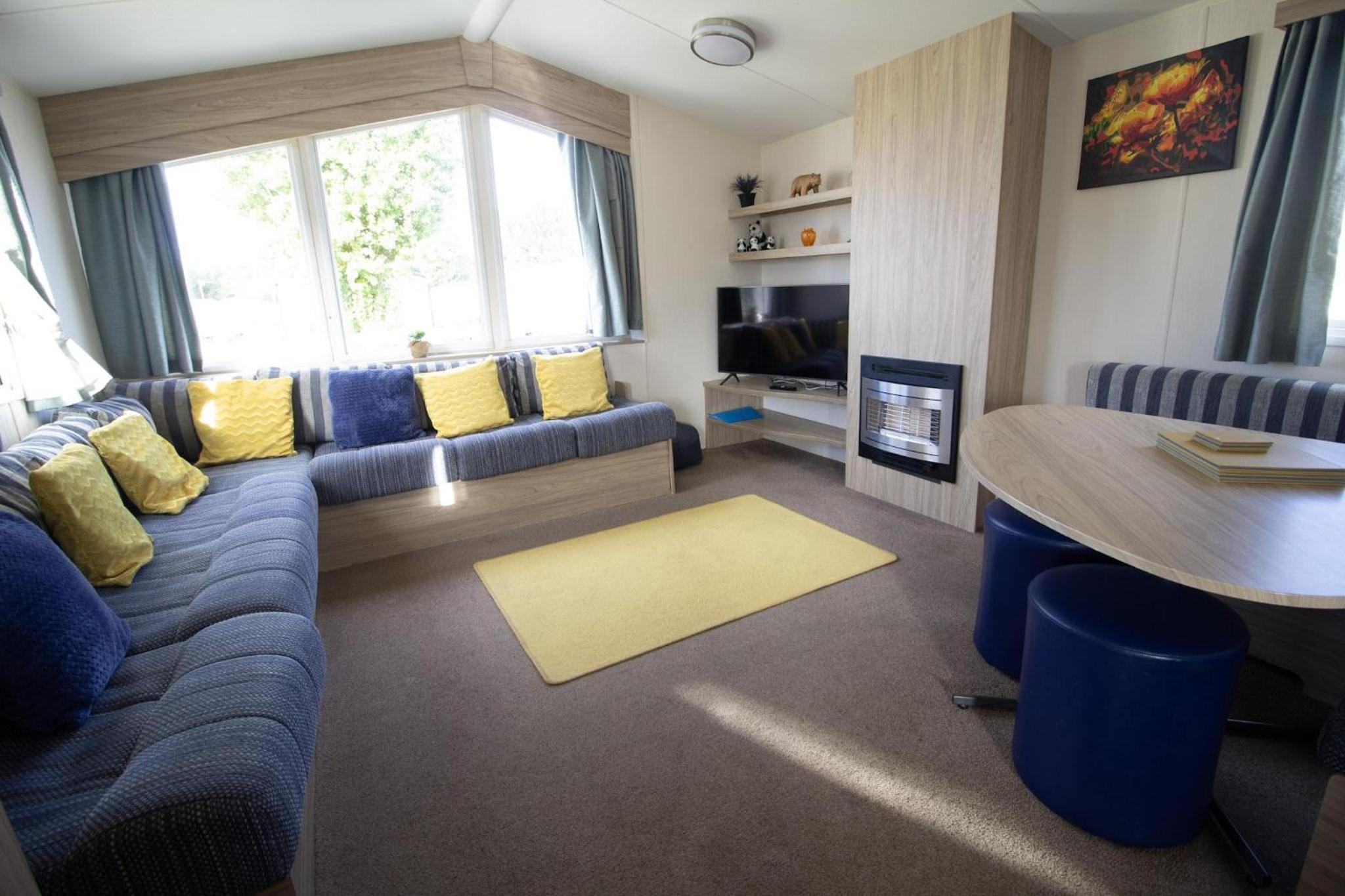 Caravan With Decking Within Walking Distance To Hunstanton Beach Ref 23054S view 2