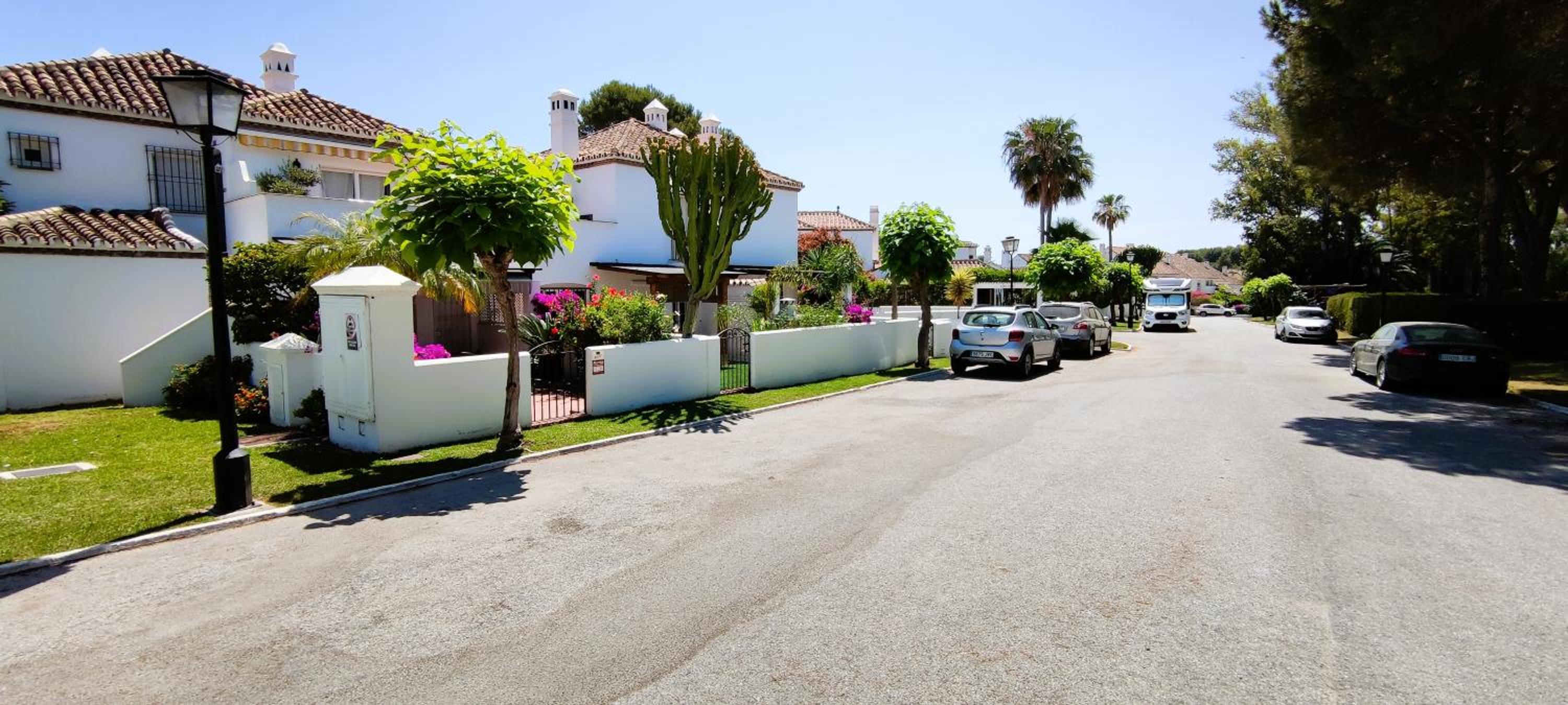 Apartamento con Jardin y Piscina en Playa