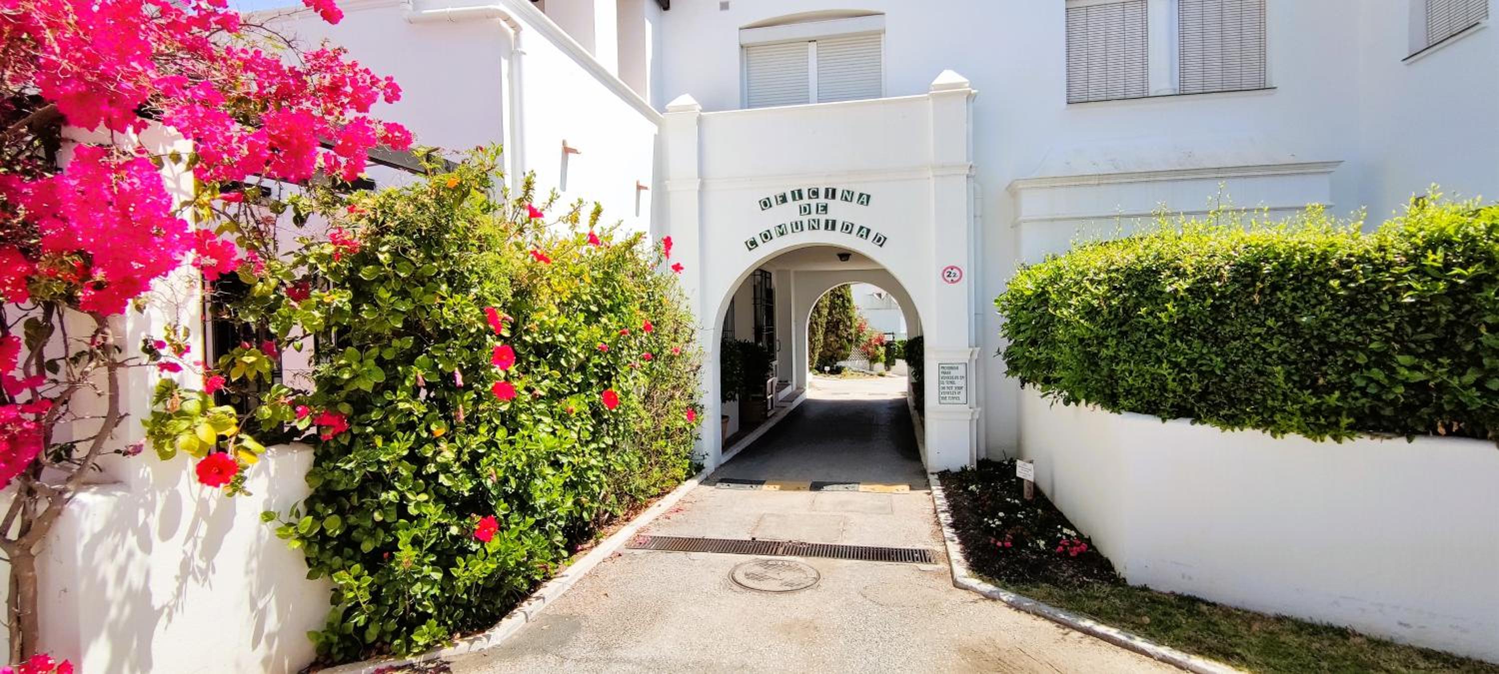 Apartamento con Jardin y Piscina en Playa