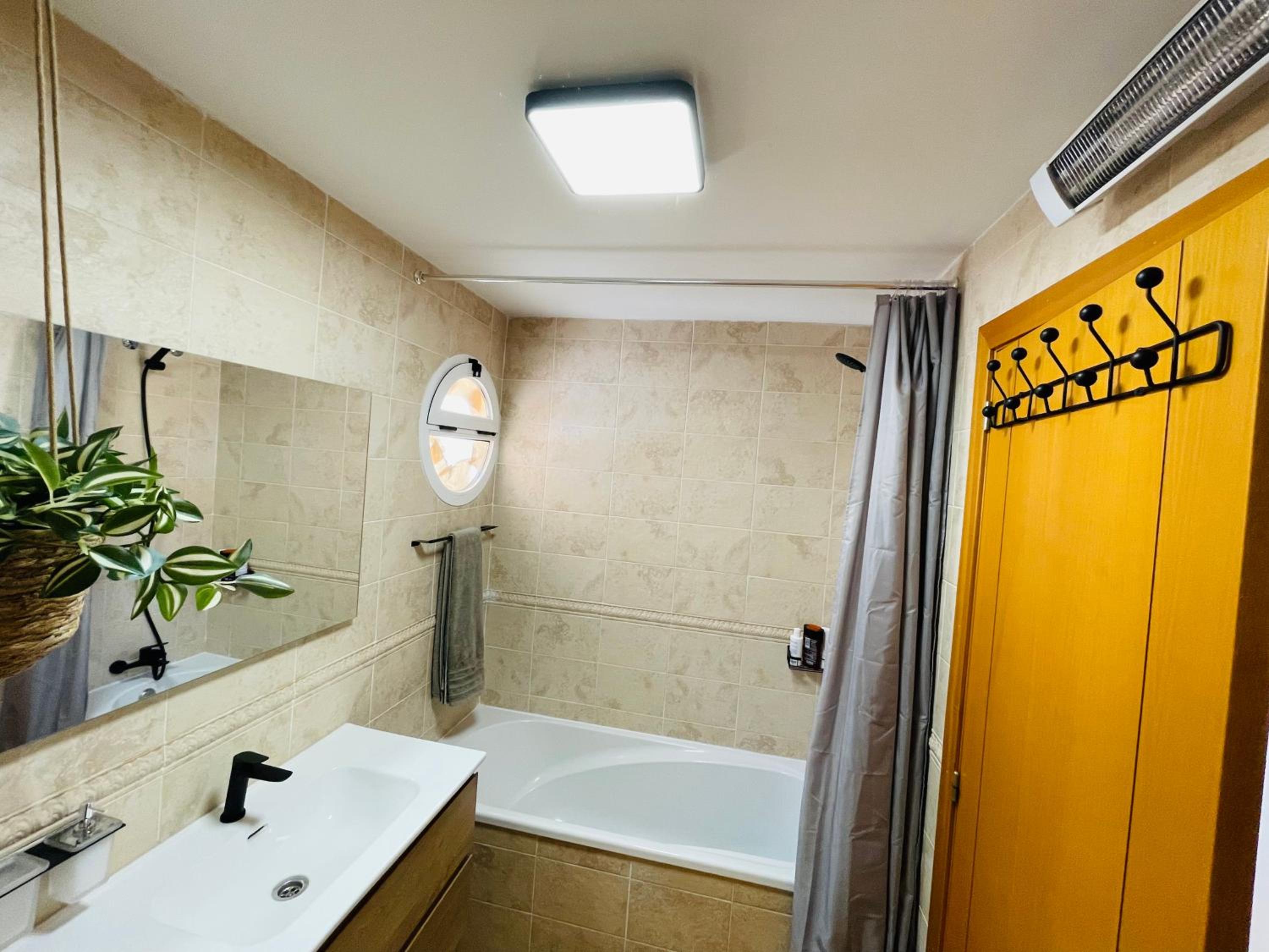 Schöne Unterkunft mit Pool und Terrasse.