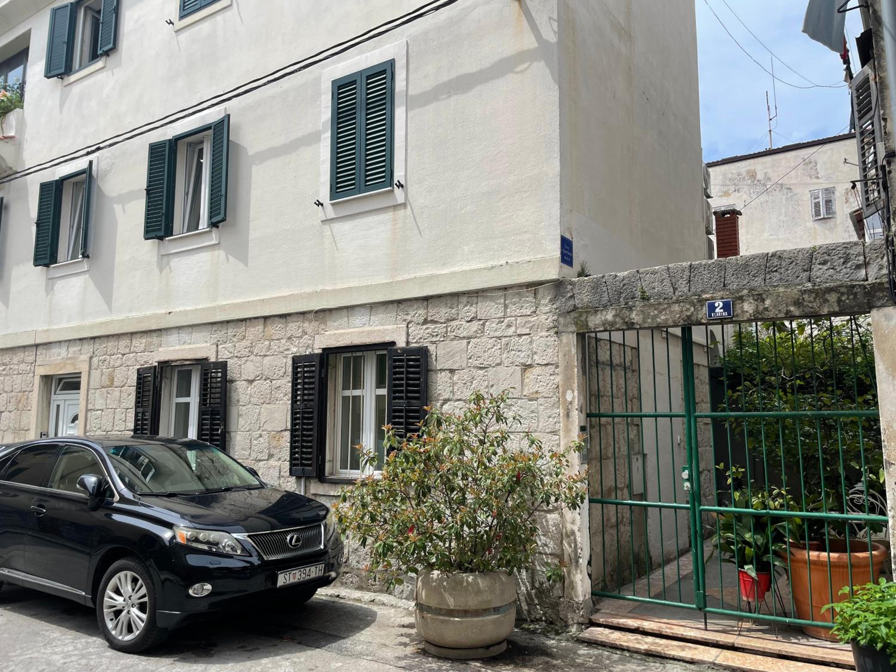 Apartment “Jelin dvor” 3+2, Bacvice, Split