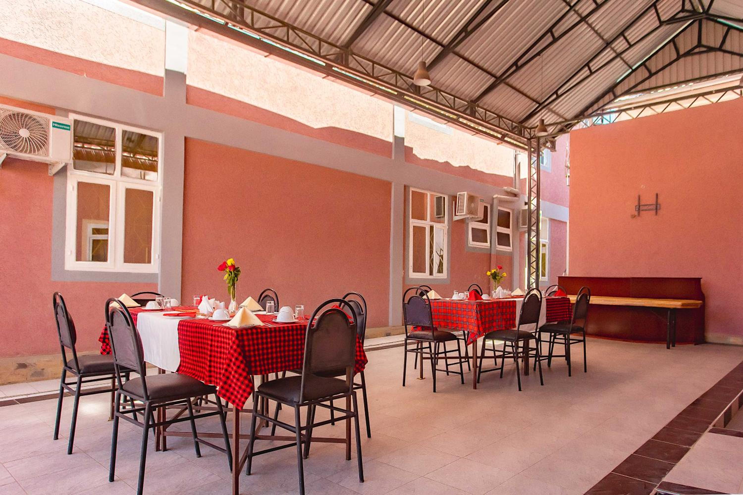 The Okaseni Lodge