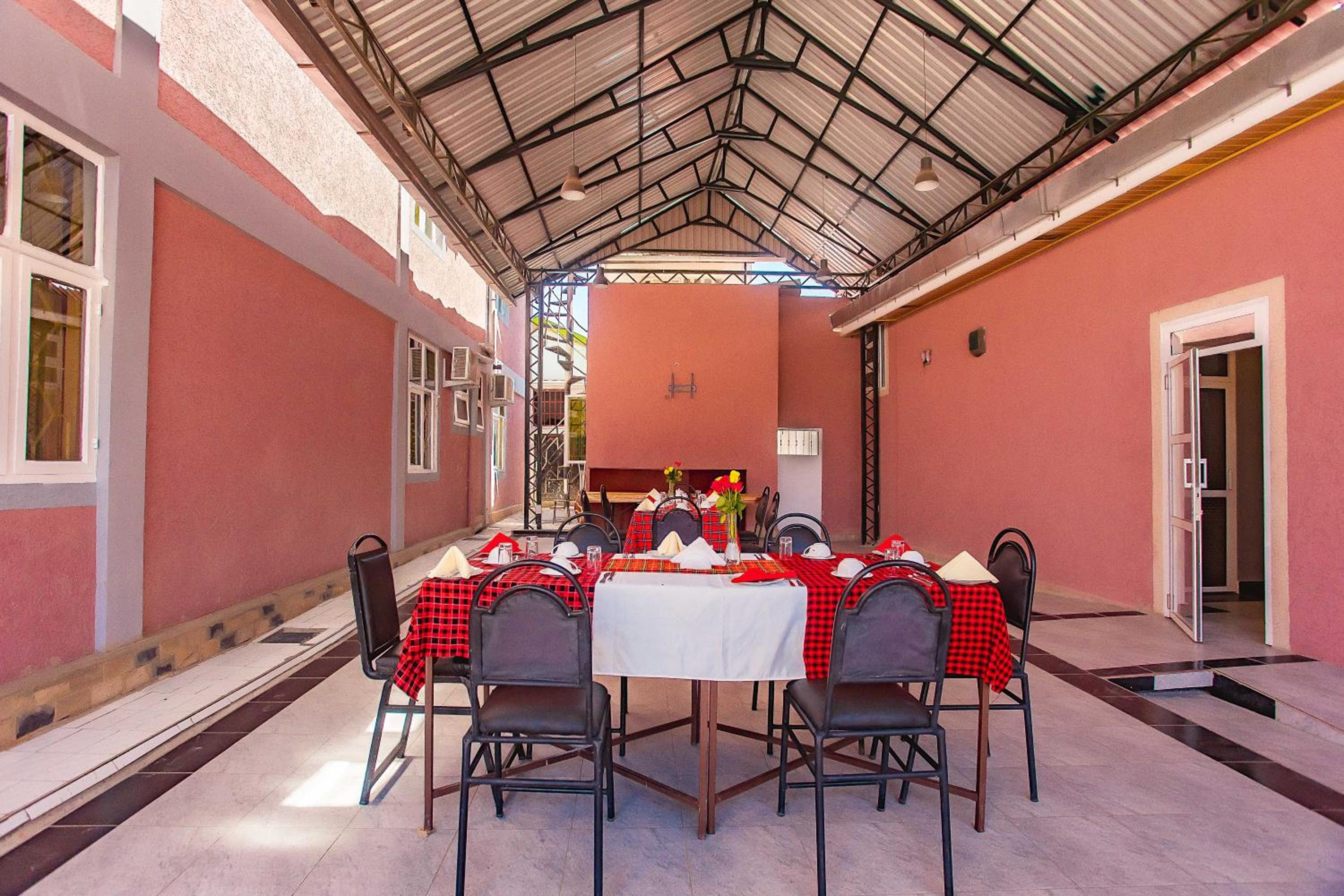 The Okaseni Lodge