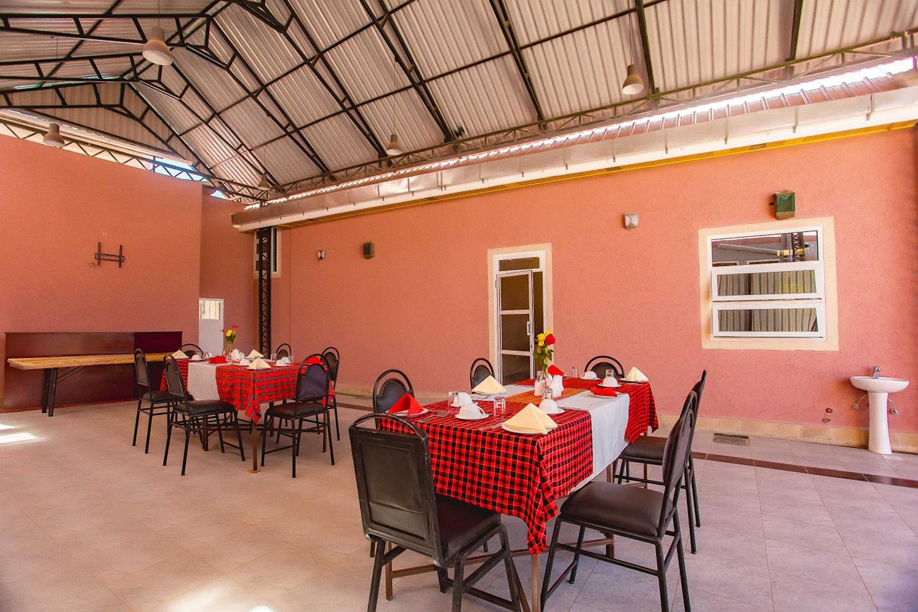 The Okaseni Lodge