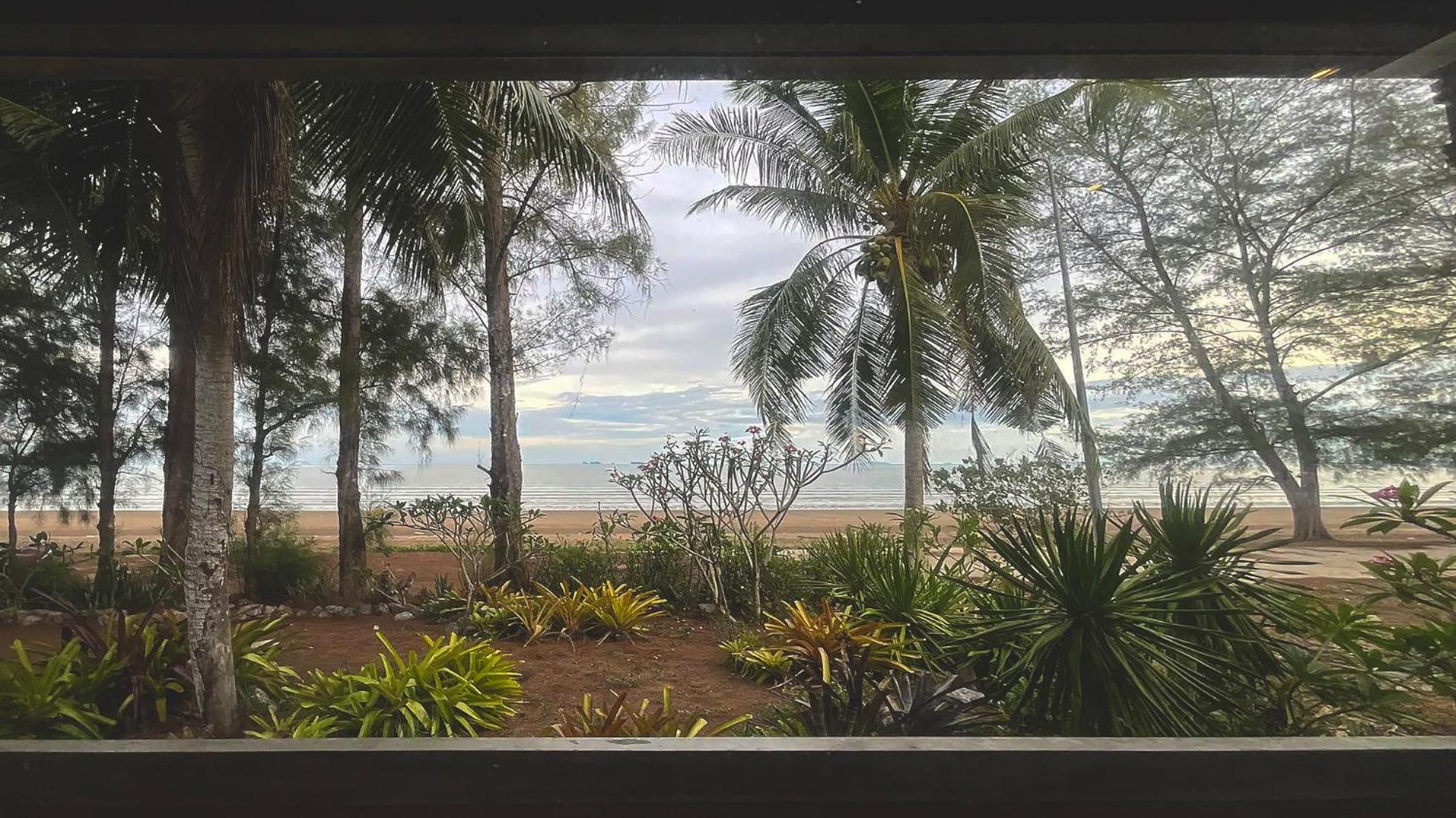 SANTI beach retreat