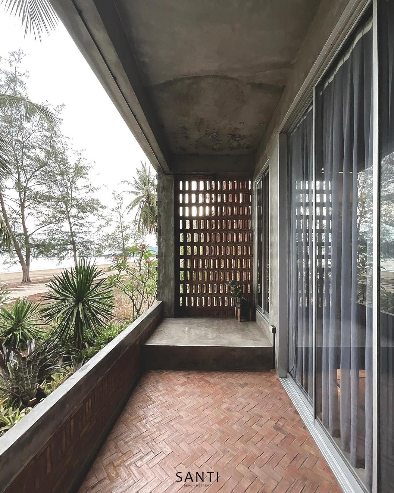 SANTI beach retreat