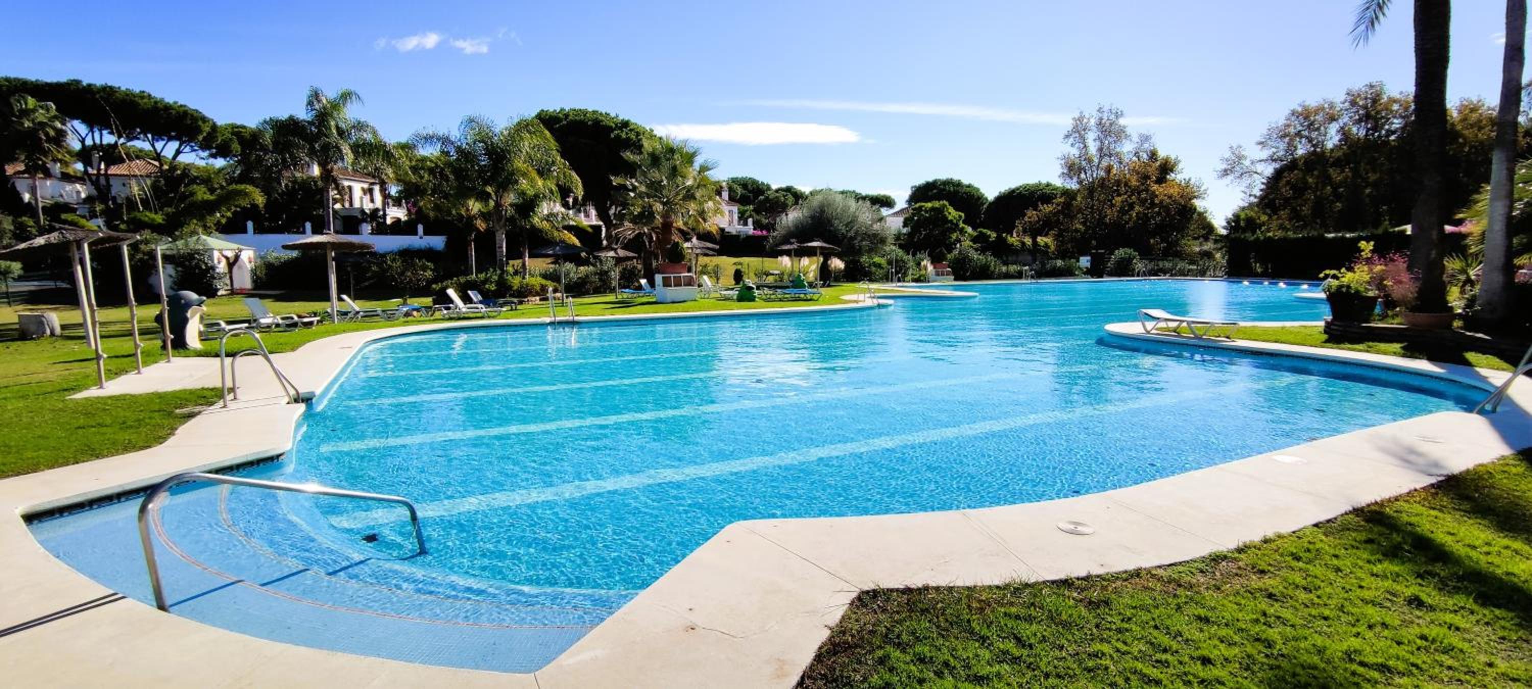 Apartamento con Jardin y Piscina en Playa