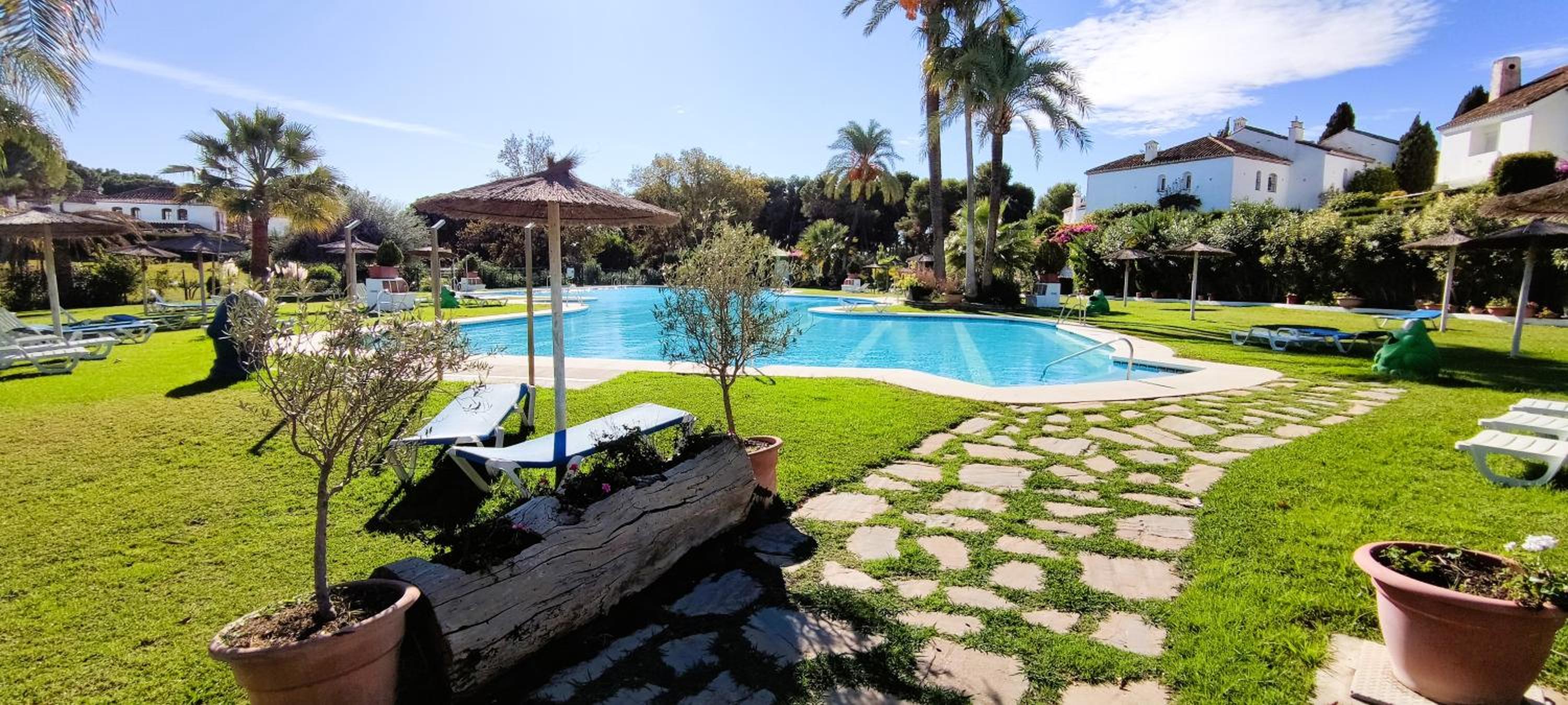 Apartamento con Jardin y Piscina en Playa