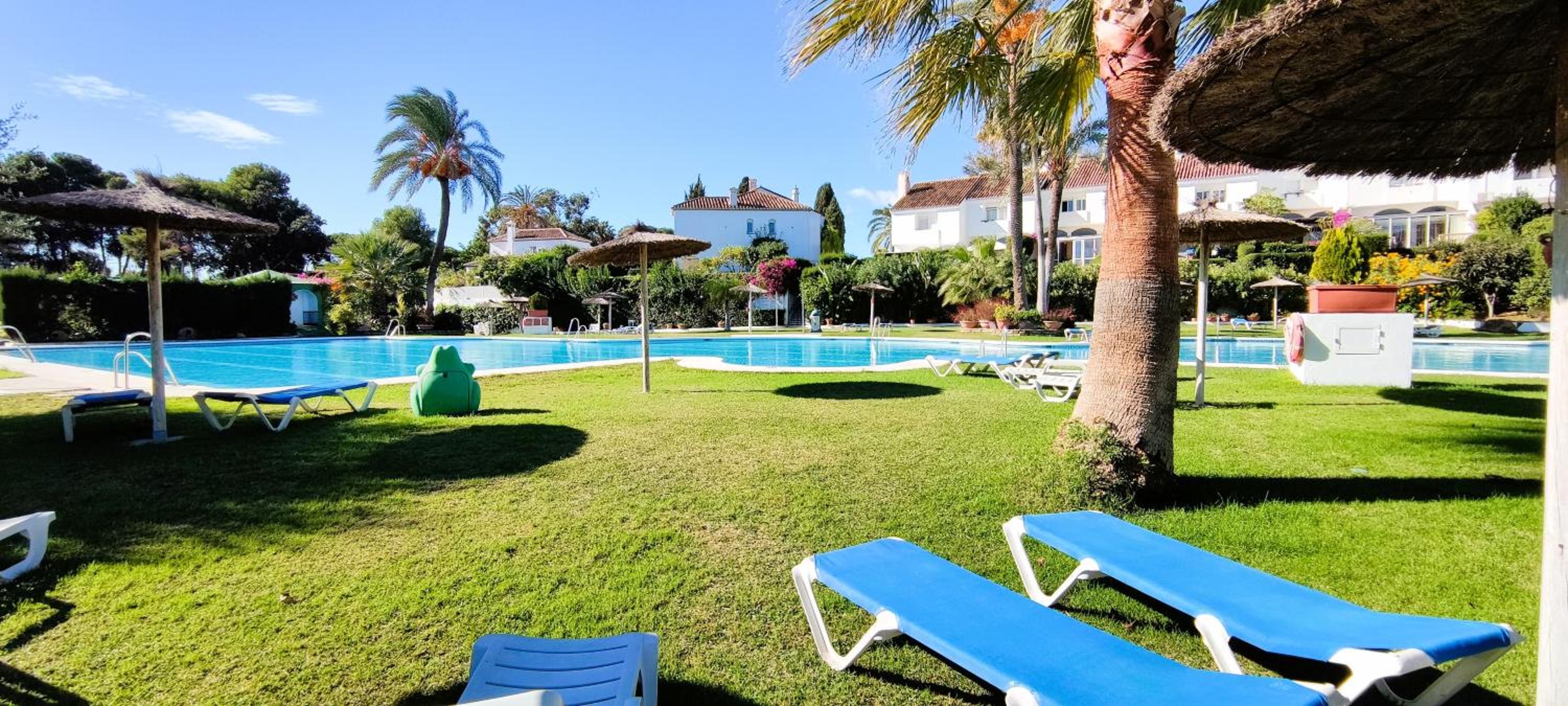 Apartamento con Jardin y Piscina en Playa