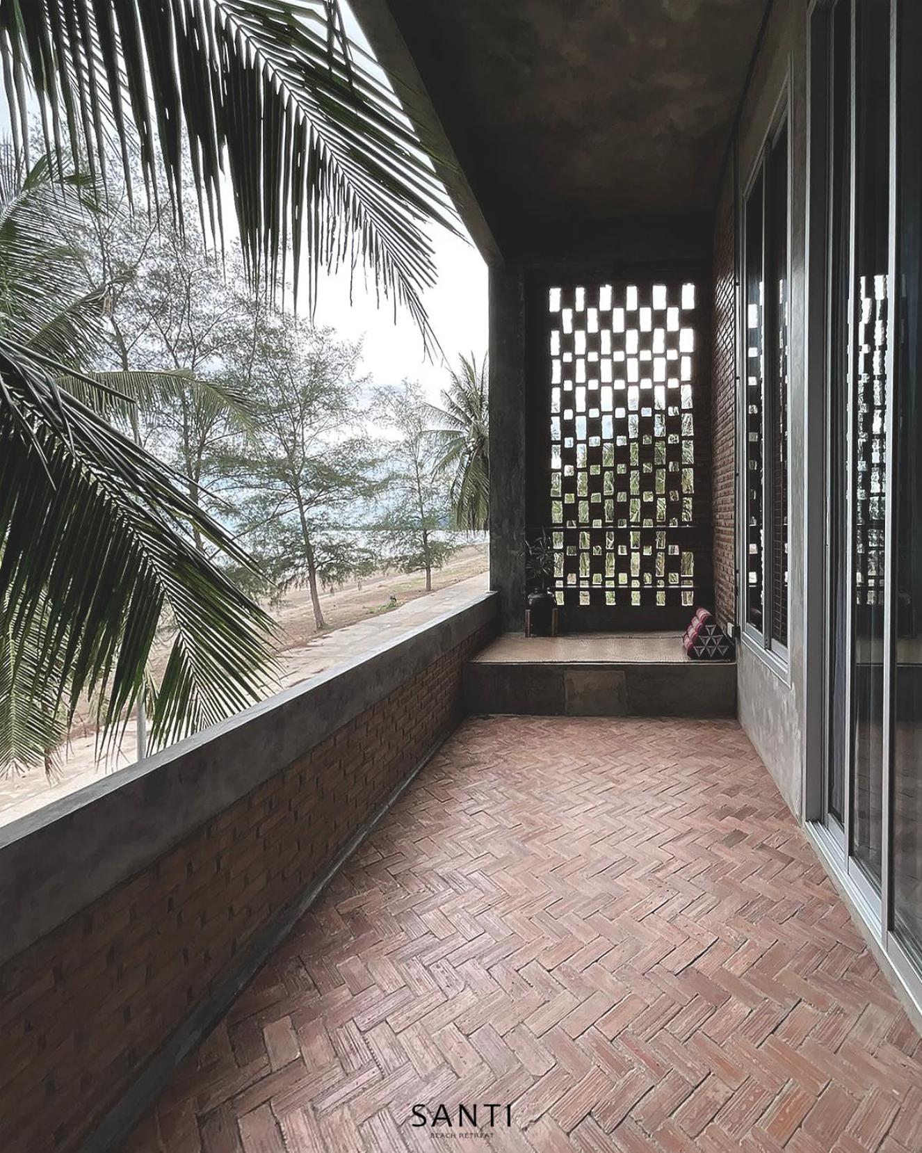 SANTI beach retreat