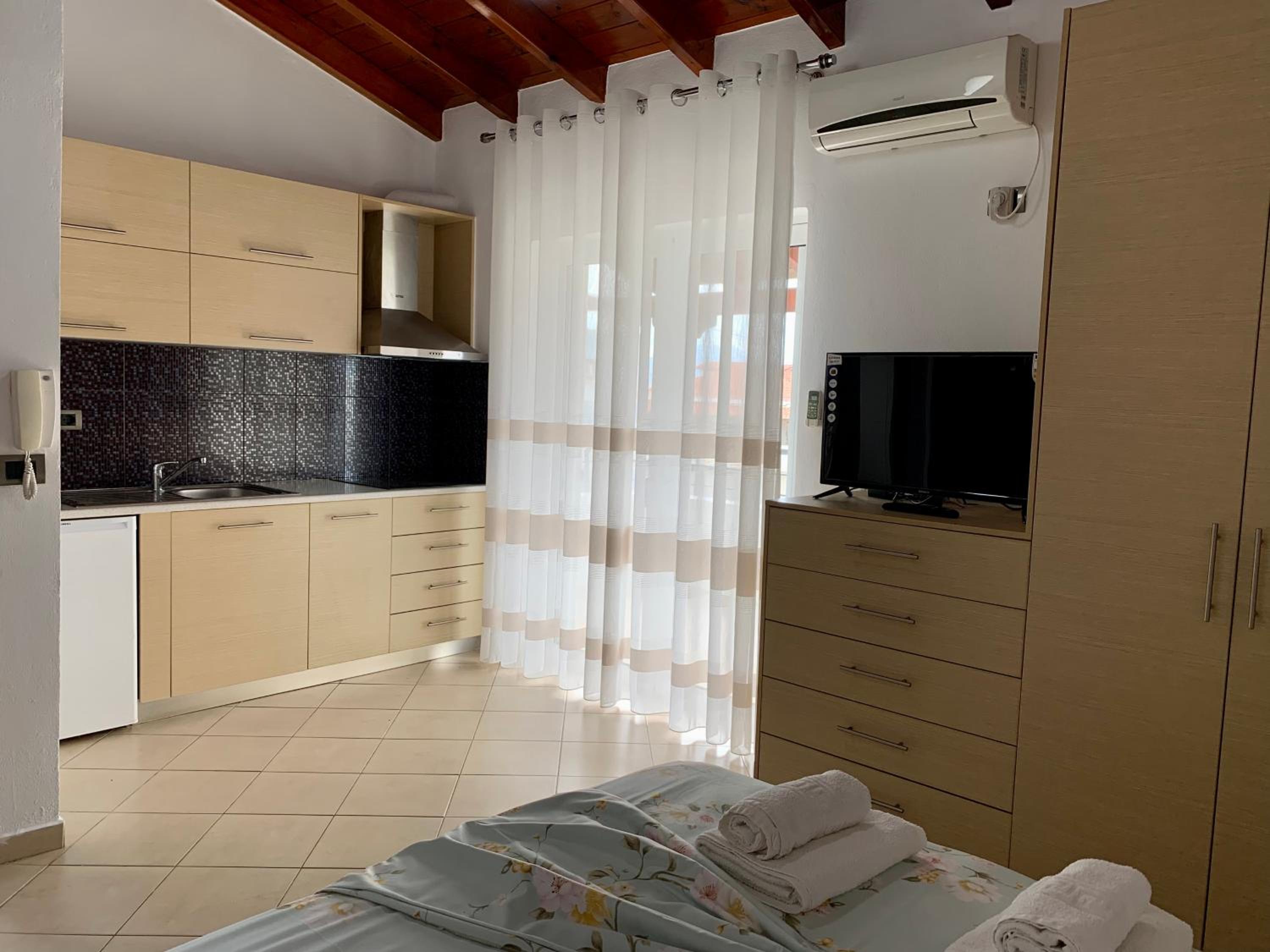Bardhi Apts