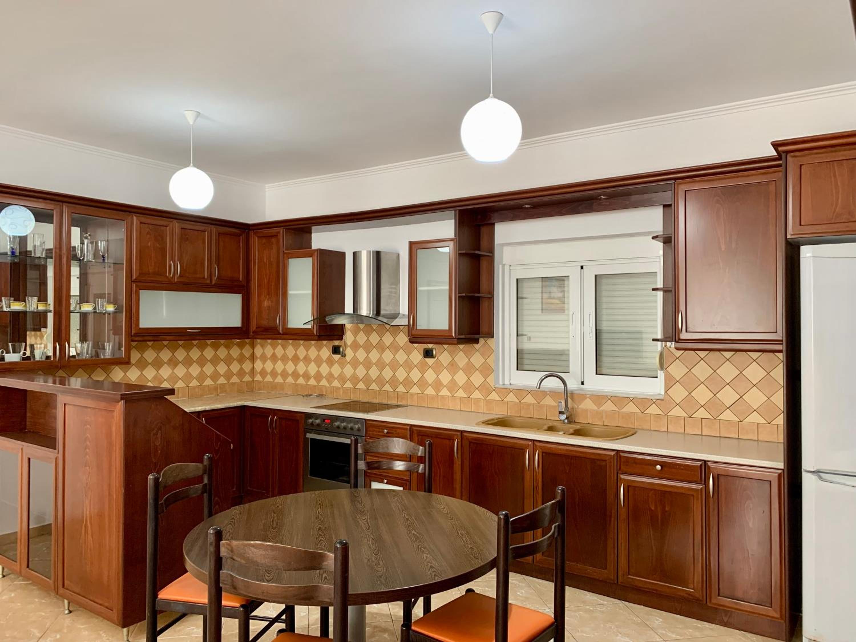 Bardhi Apts