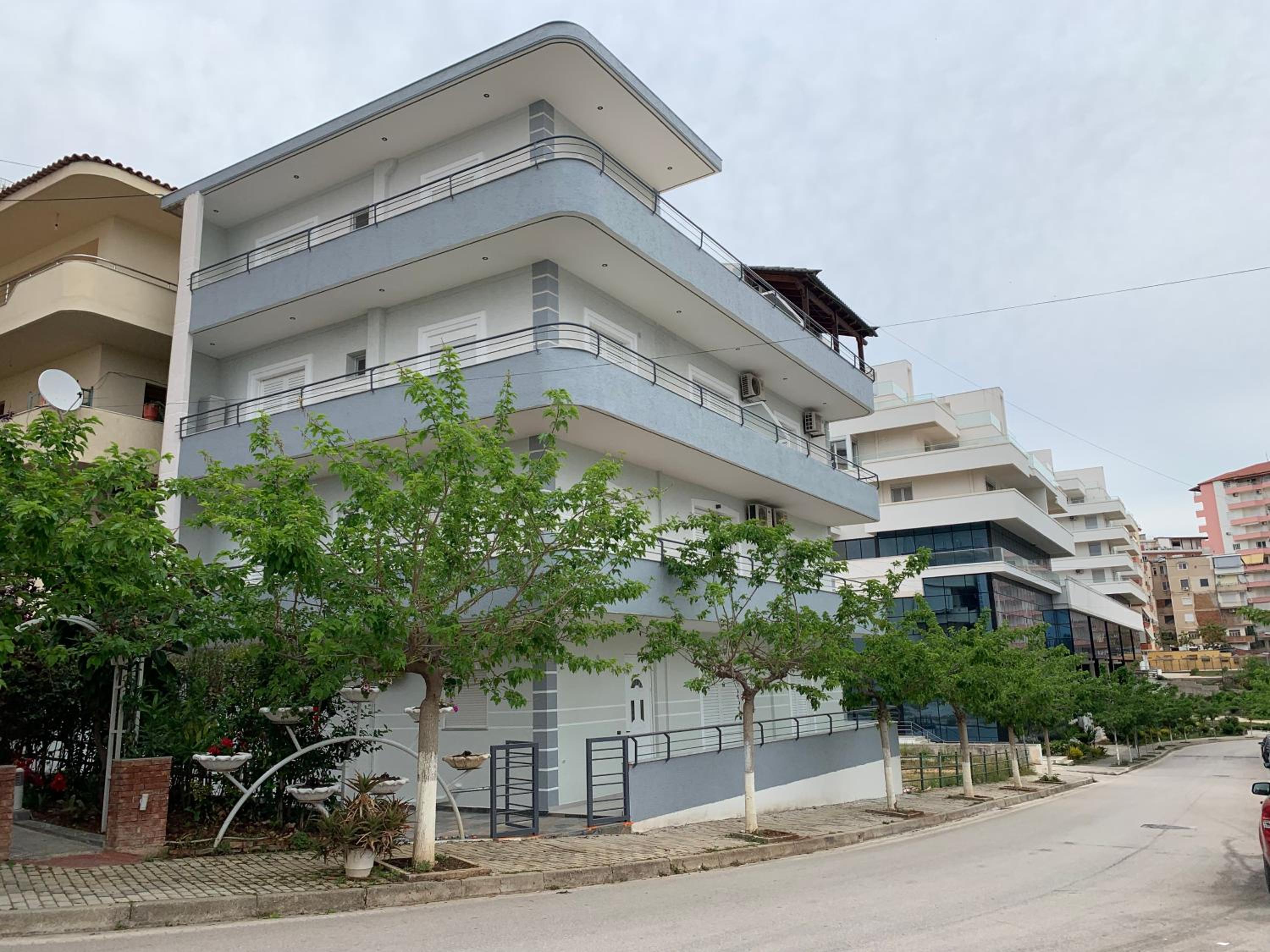 Bardhi Apts