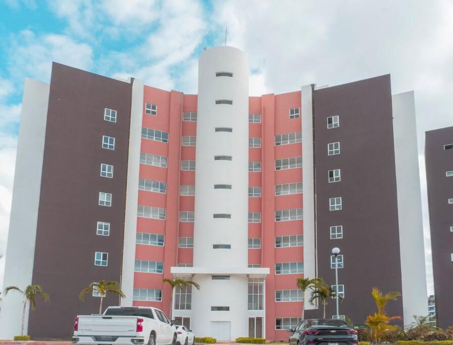 DR02 Departamento Moderno con Vista a la Laguna en Dream Lagoons