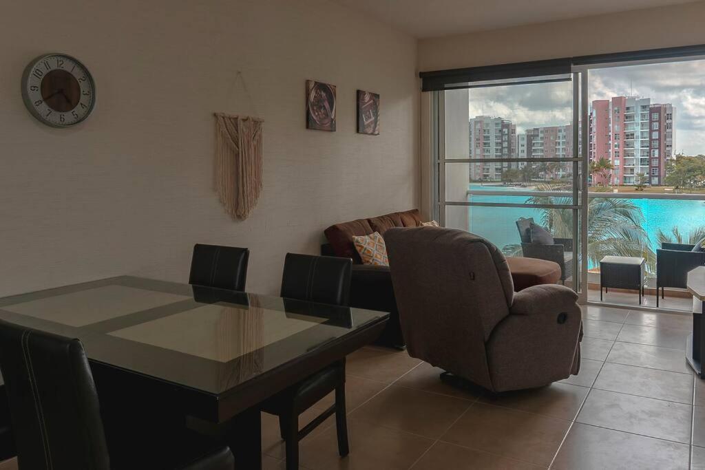 DR02 Departamento Moderno con Vista a la Laguna en Dream Lagoons