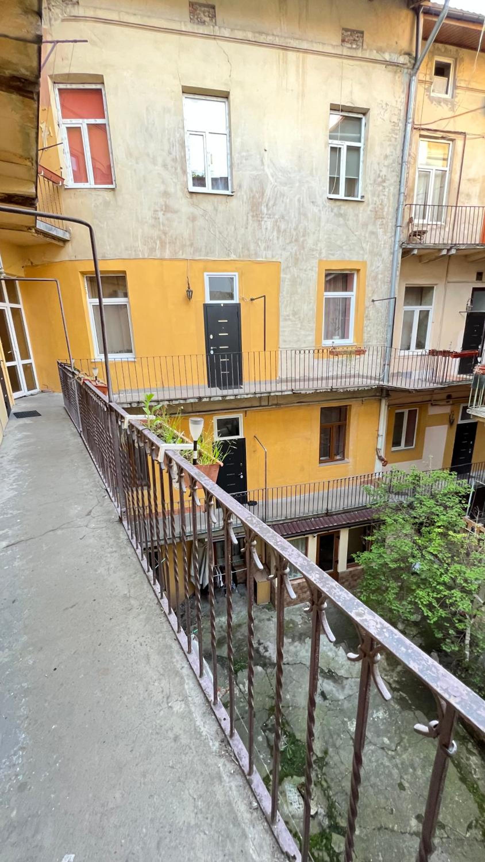 5/3Kotliarska Moisha House