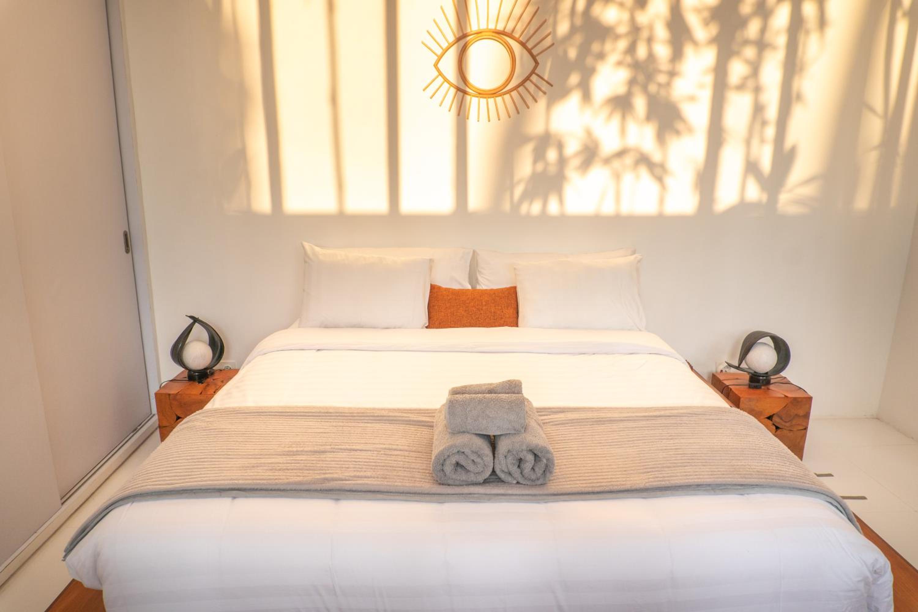 White butterfly Villa, Kitchen & Pool, Quiet Ubud view 2