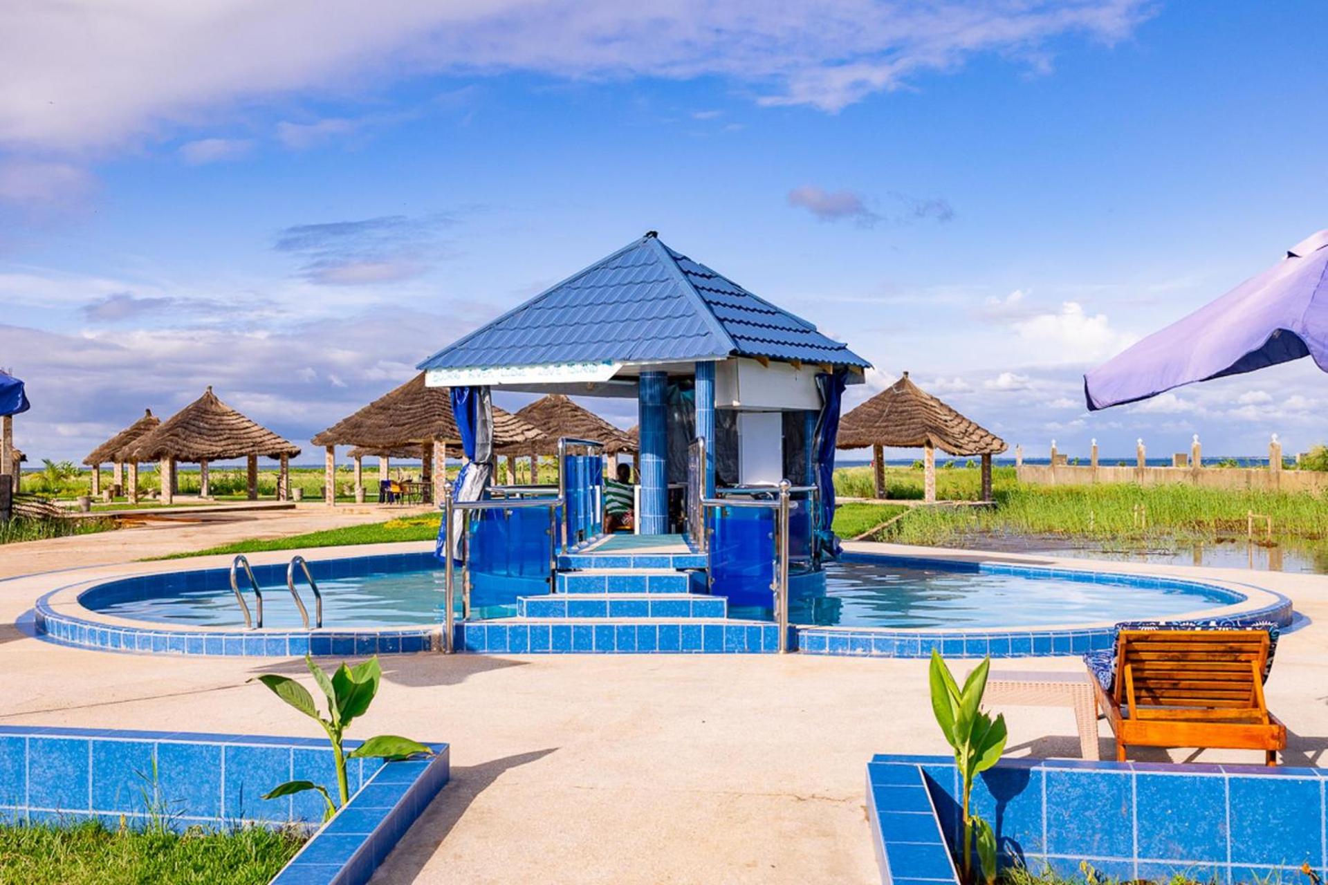 Sea-front Suite - Sleeps 3 - Balcony - Pool view 5